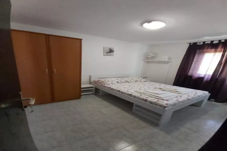 Apartments Dalmatin Žuljana - Studio Apartment 3-Bedroom