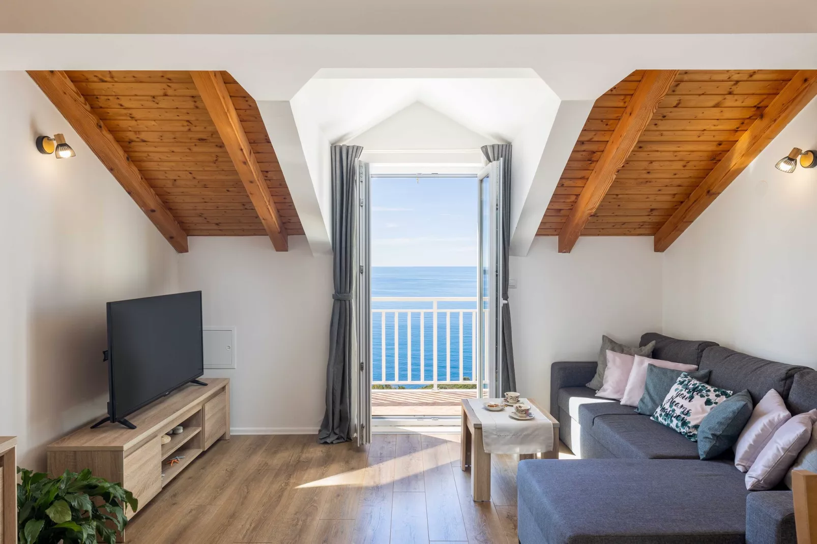 Apartment M&K - Two Bedroom Apartment with Balcony and Sea View-Salon