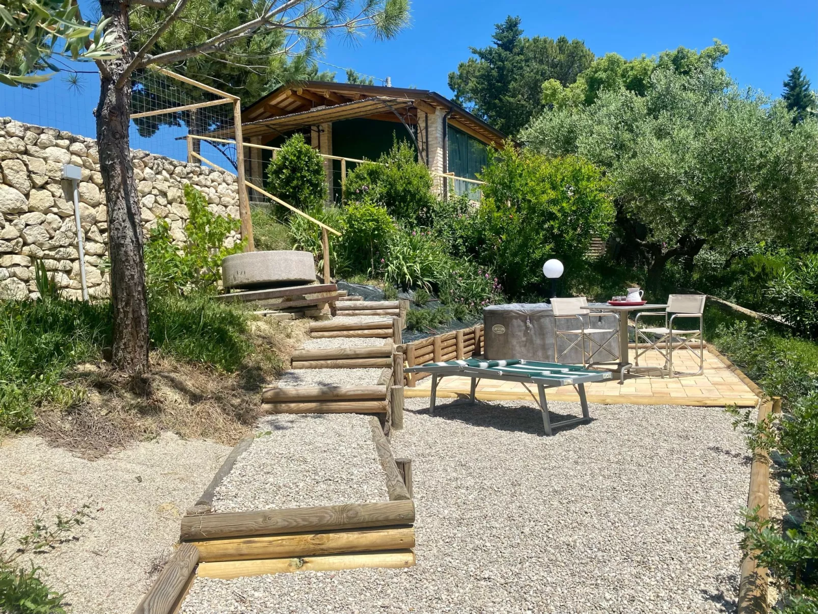 Mike's Dinghy House-Outside