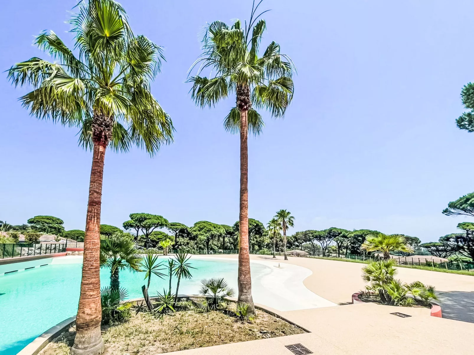 Parc Oasis-Outside