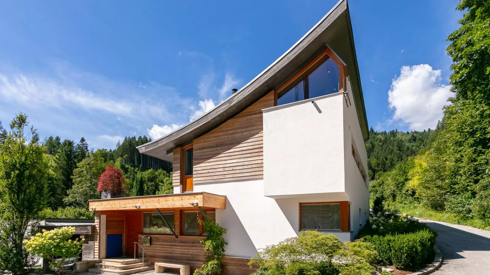 Im Wald-Exterior in summer