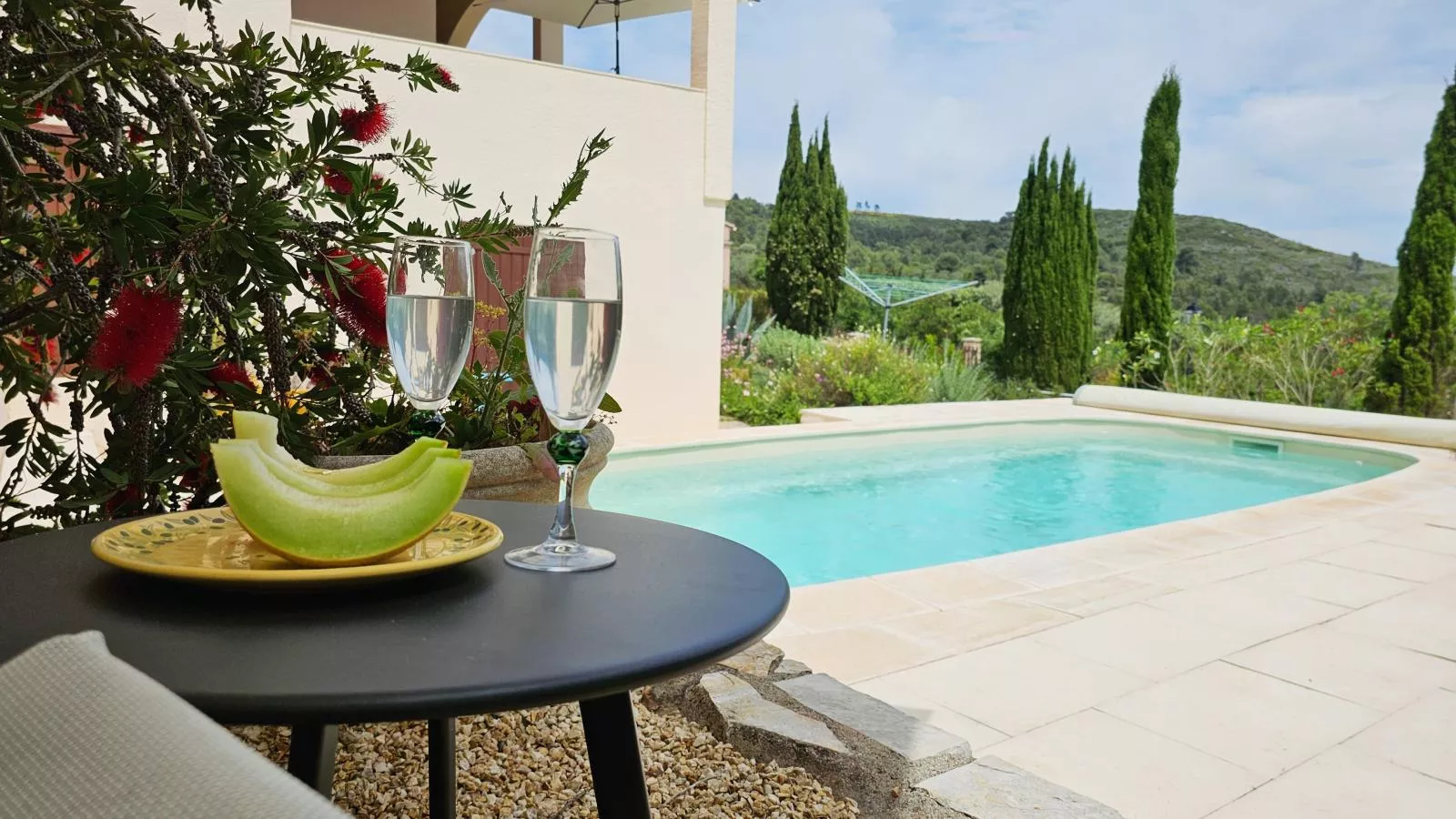 Sourire du Soleil-Swimming pool