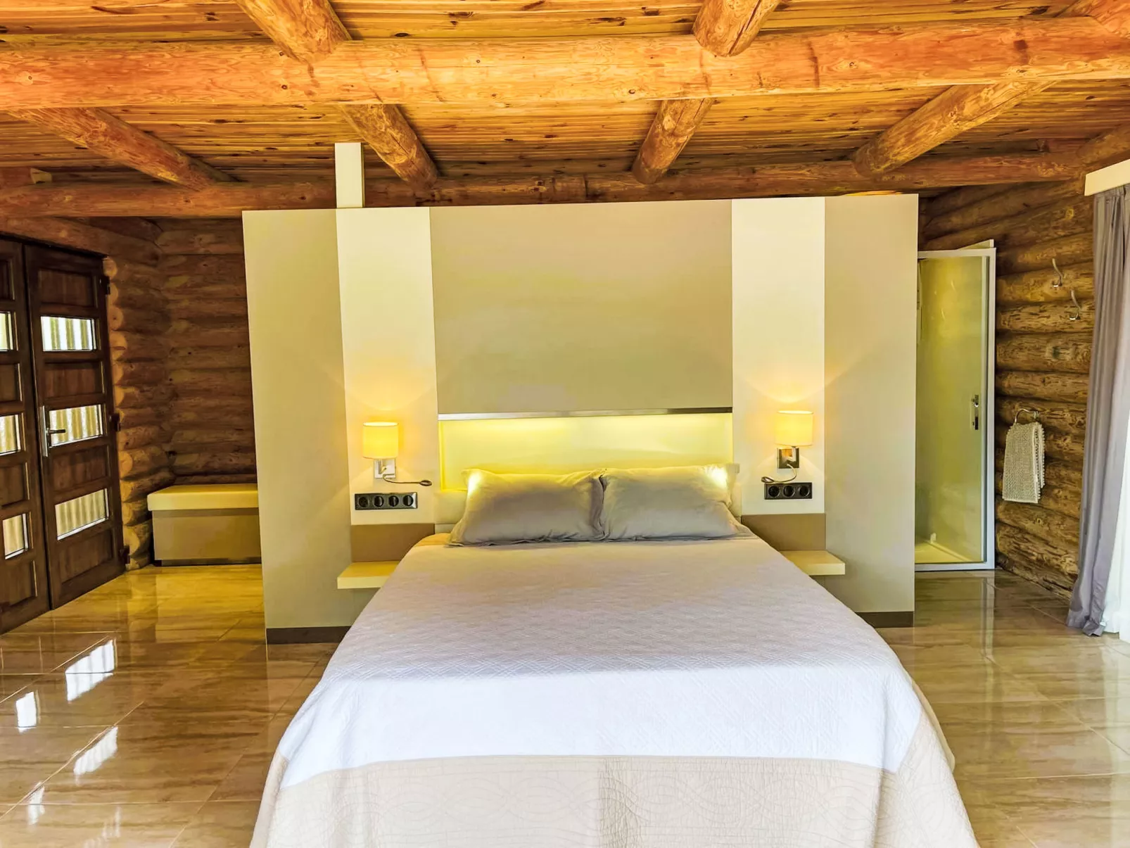 Chalet Double-Inside