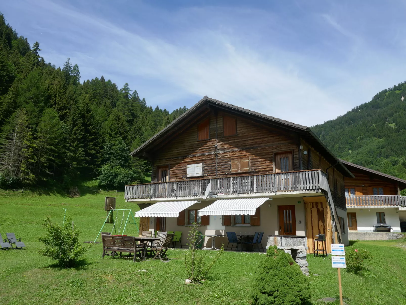 Prou Forestside-Outside