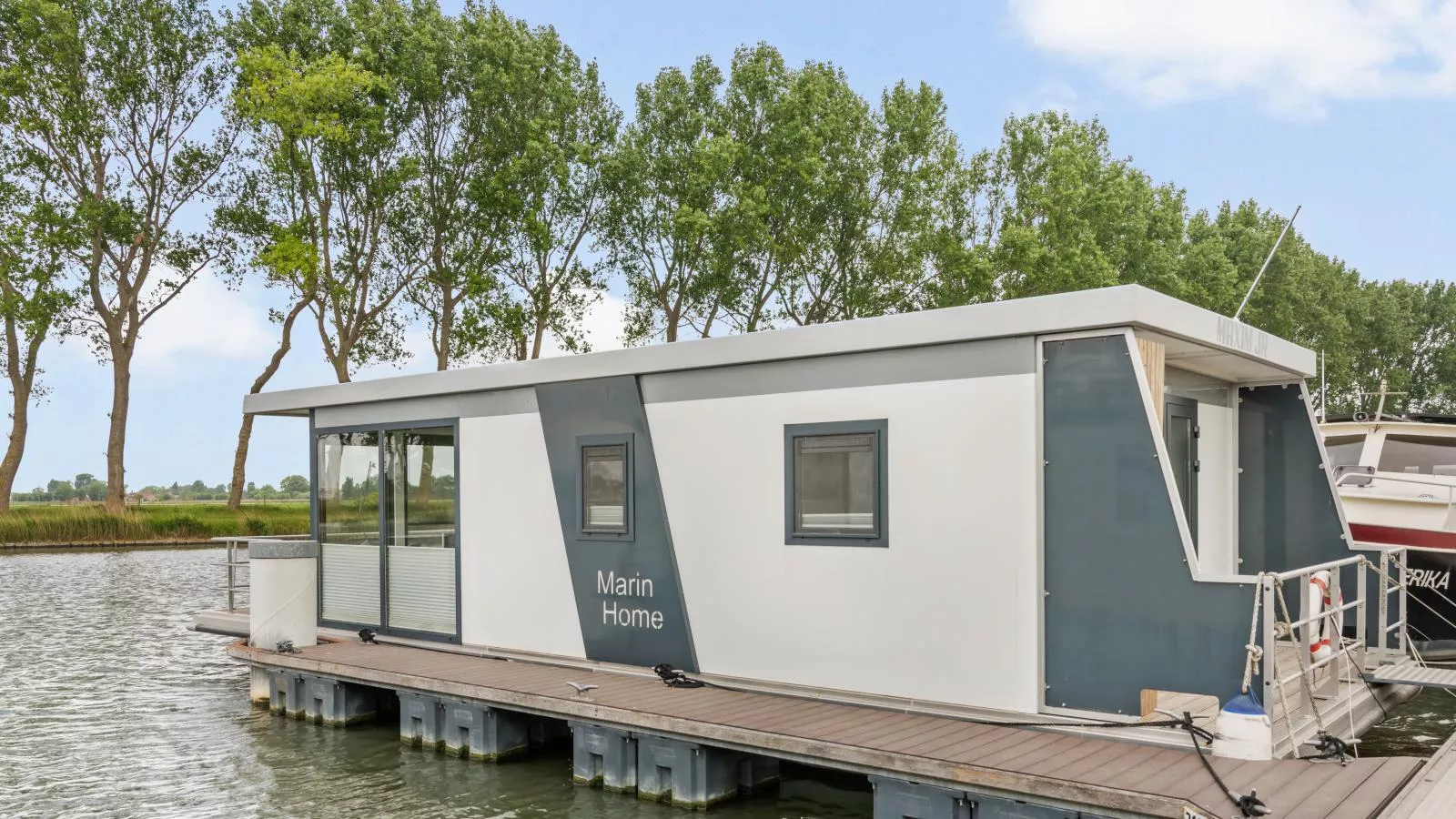 Maxim Jr-Exterior in summer