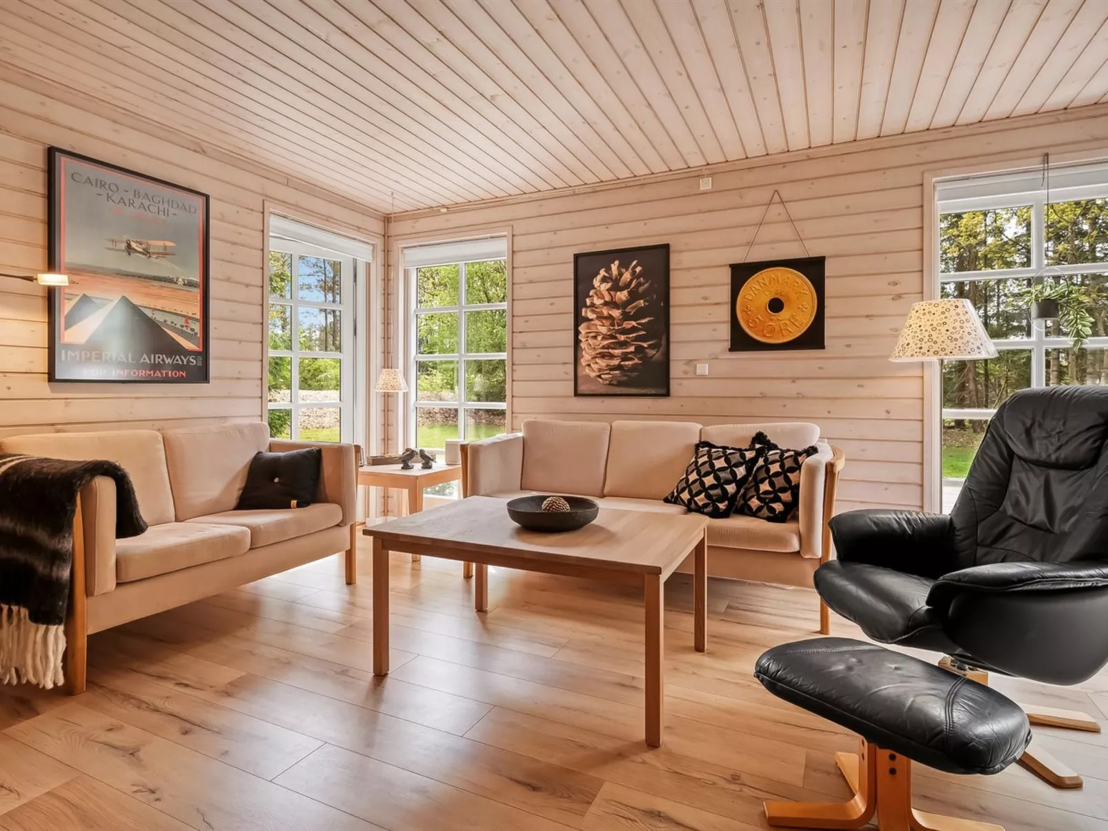 "Iorund" - 9km from the sea-Inside