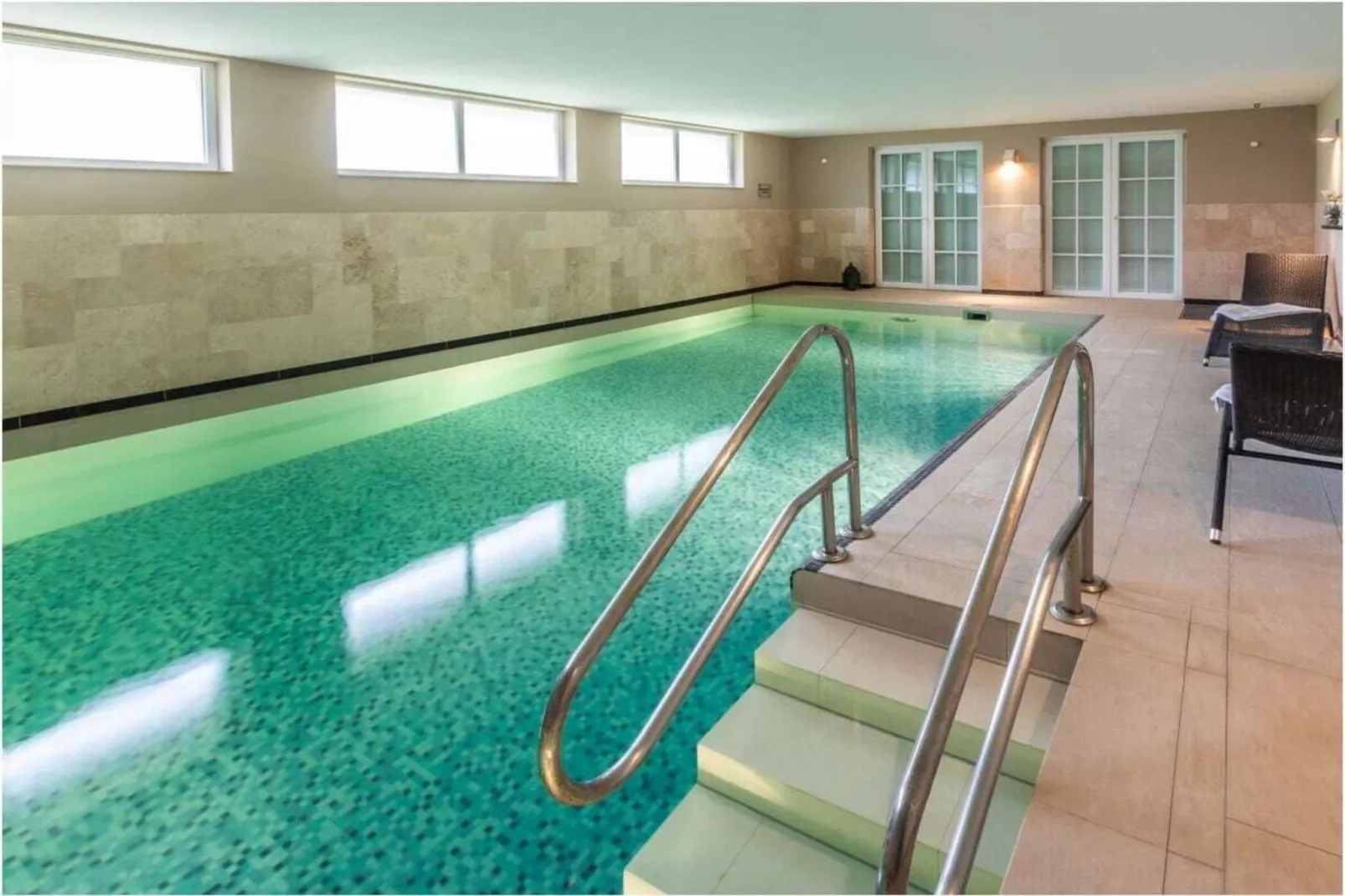 404321-Swimming pool