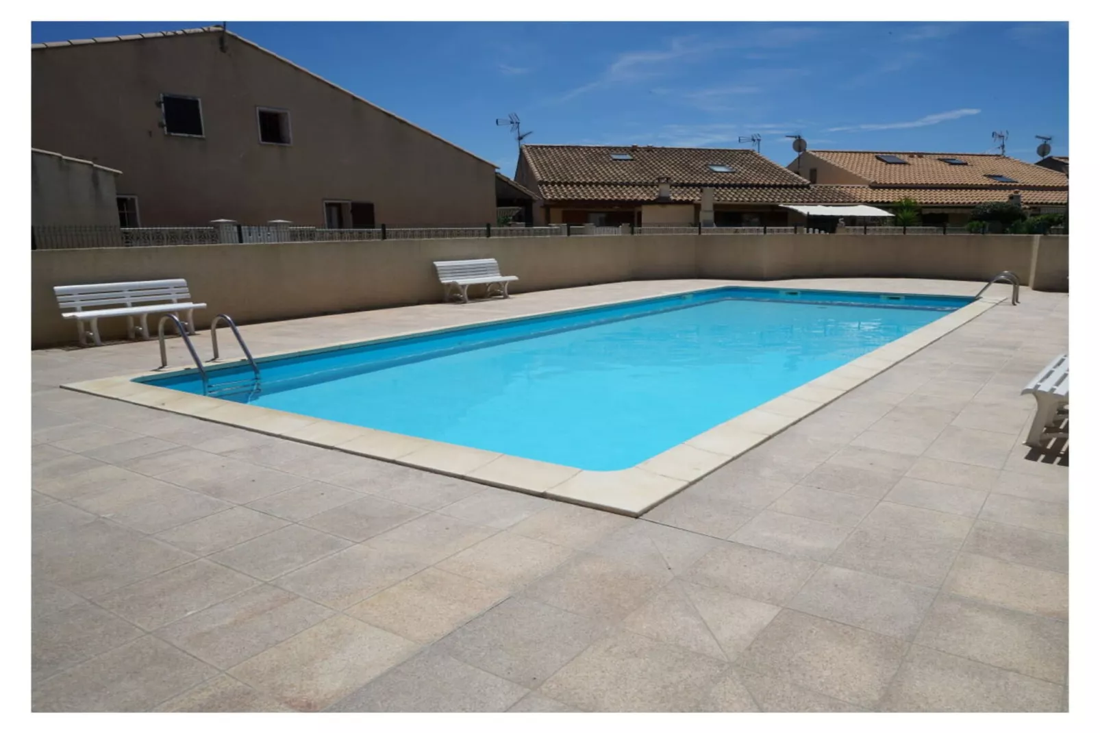 270898-Swimming pool