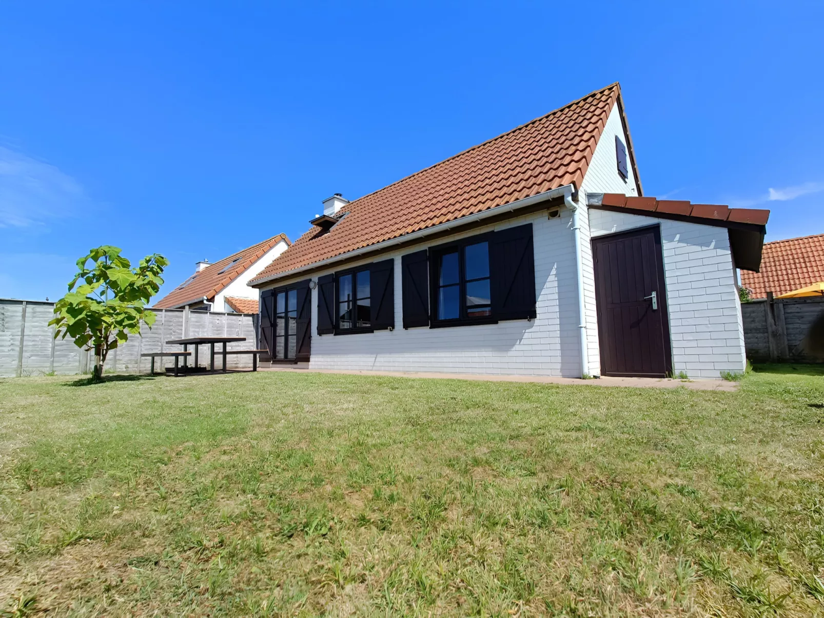 Fabiola with parking & garden-Draußen