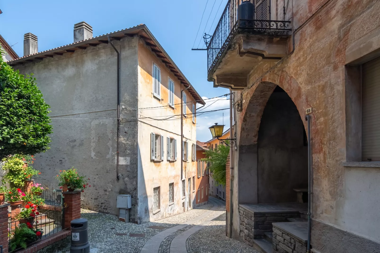 Ai Rronchi - piccolo appartamento con giardino a Cannero-Exterior in summer