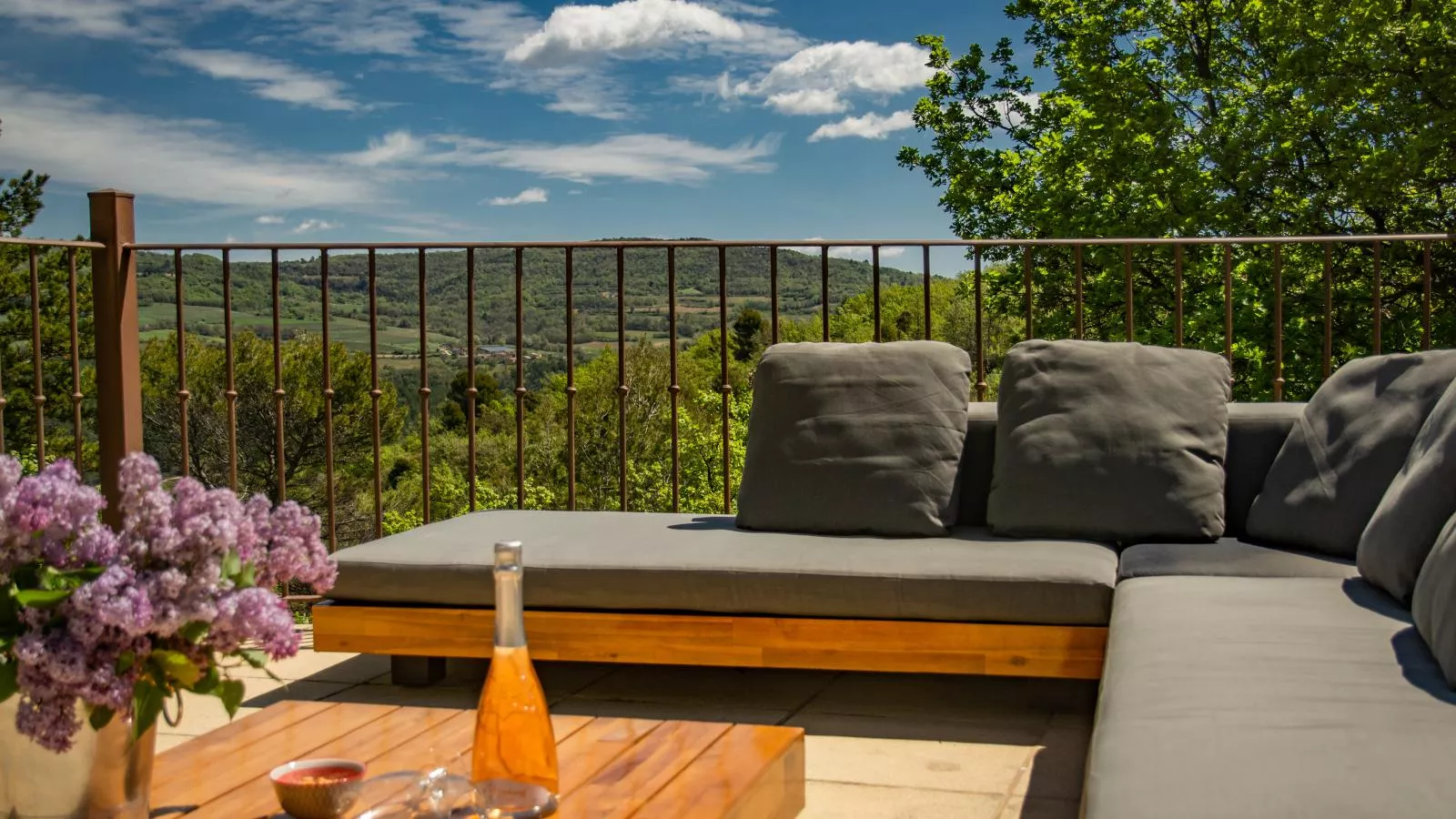 Villa Bellegarde-Terrace balcony