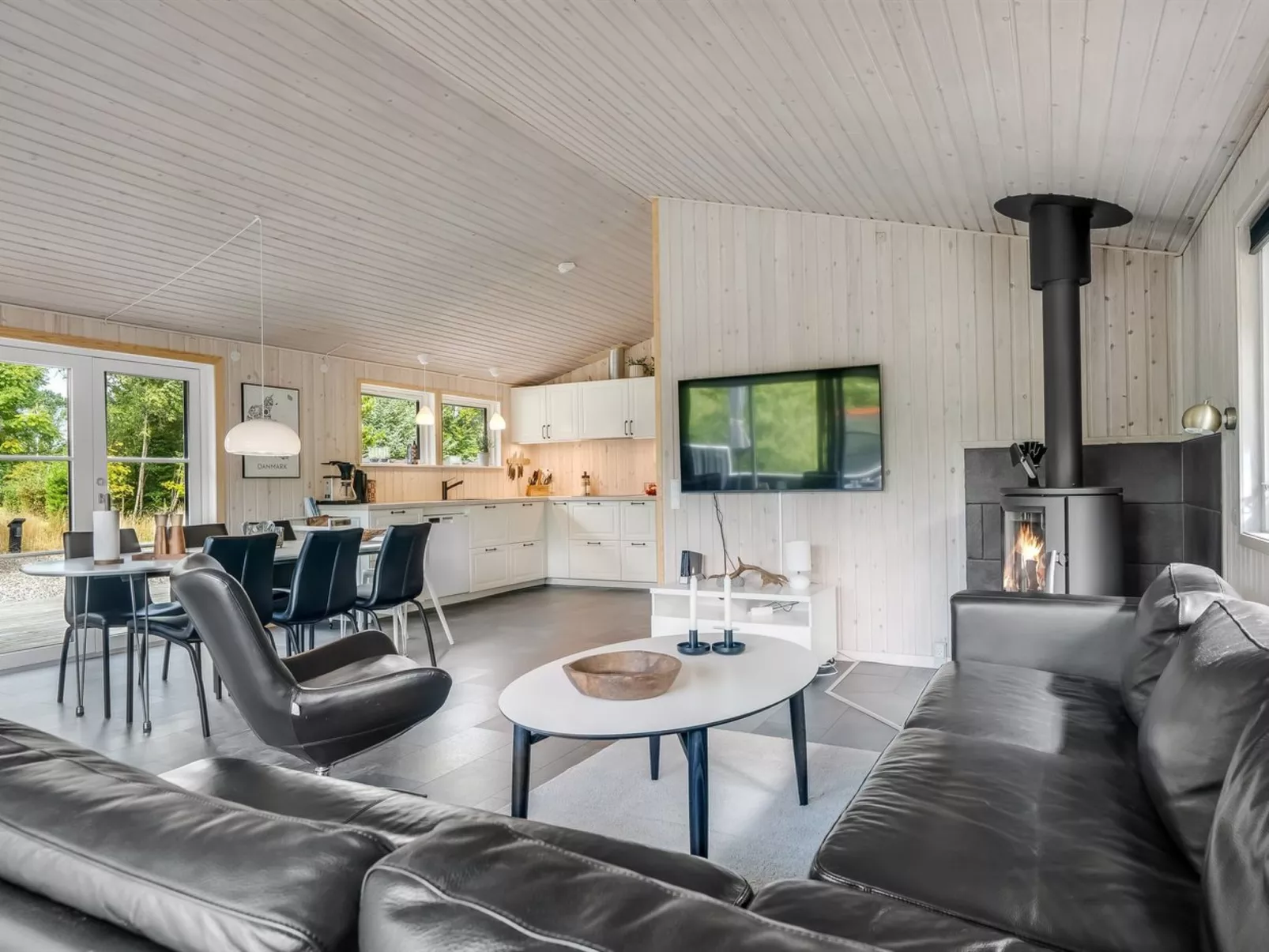 "Onni" - 2.3km from the sea-Inside