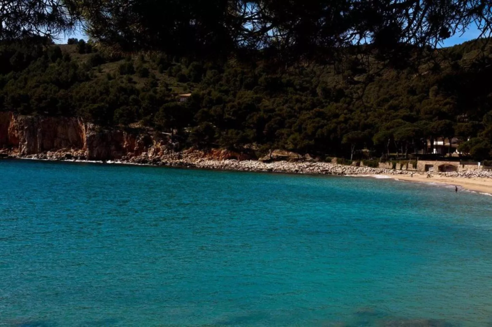 Can Tarra 2-Areas within 1km in summer