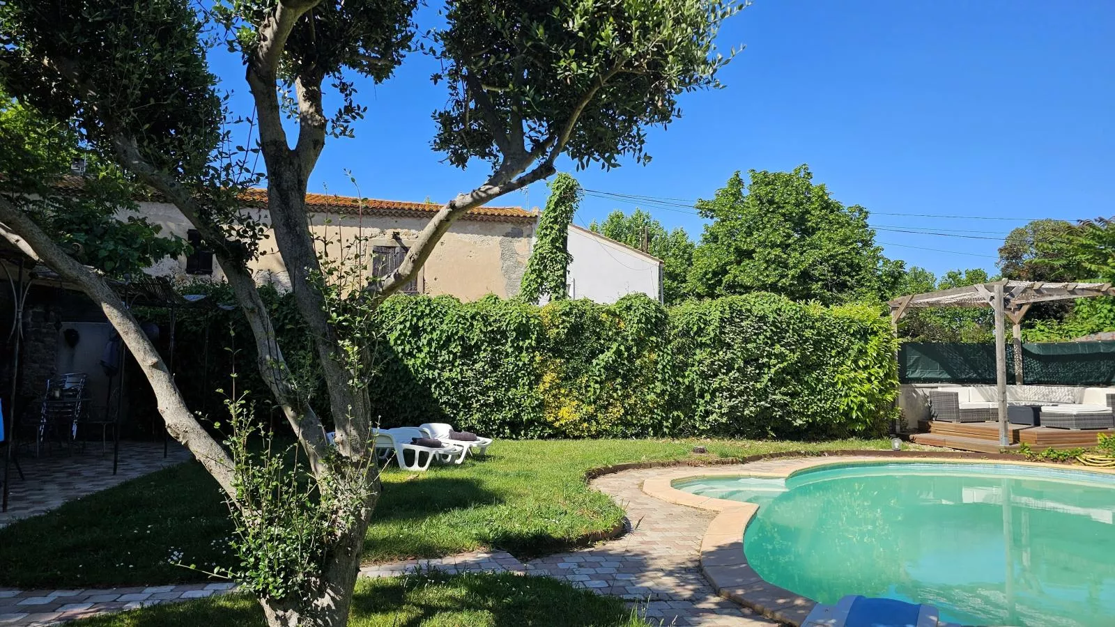 Les Châtaignes-Garten Sommer