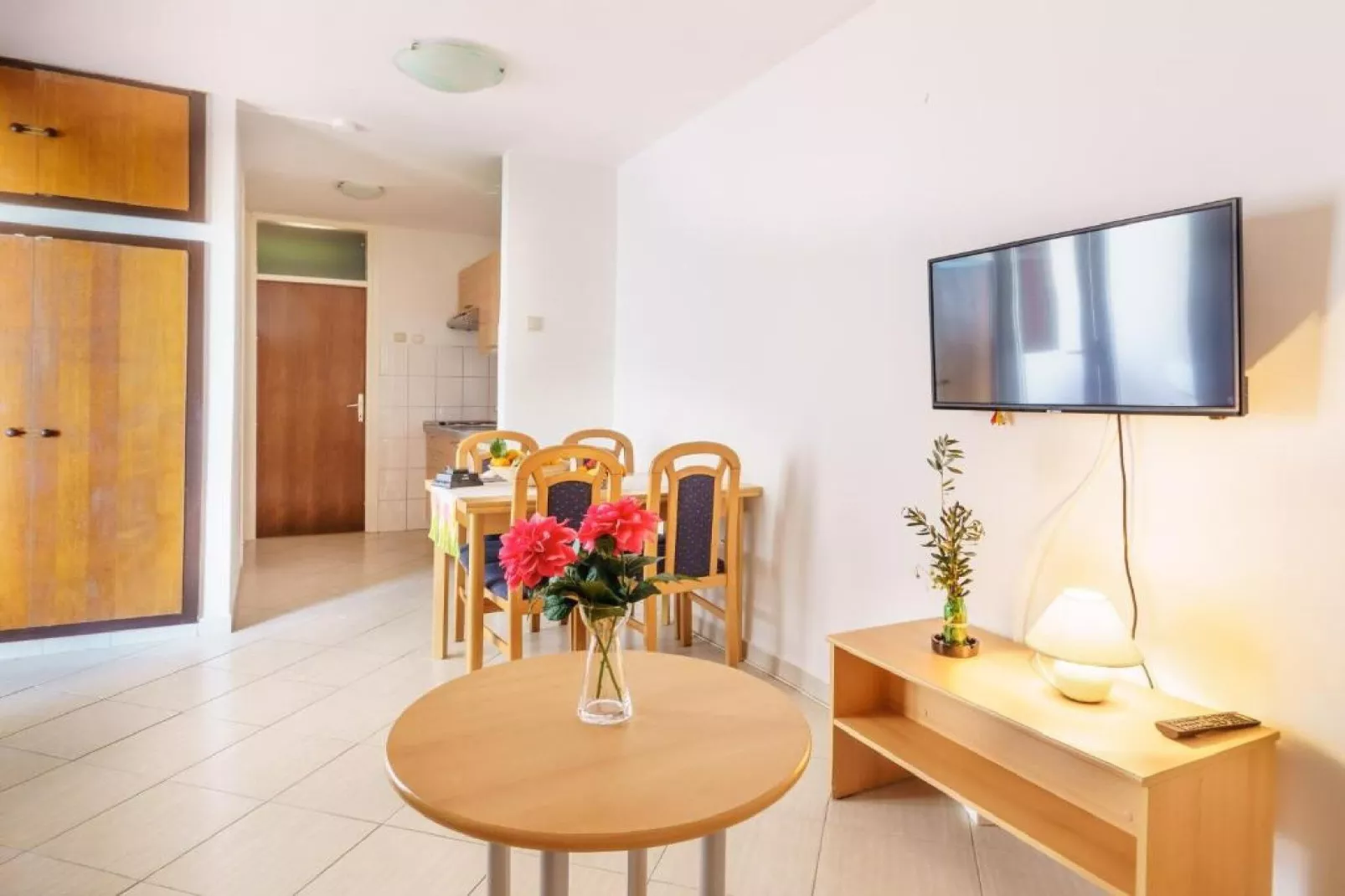 Lumbarda Resort Apartments - Standard One-Bedroom Apartment E7