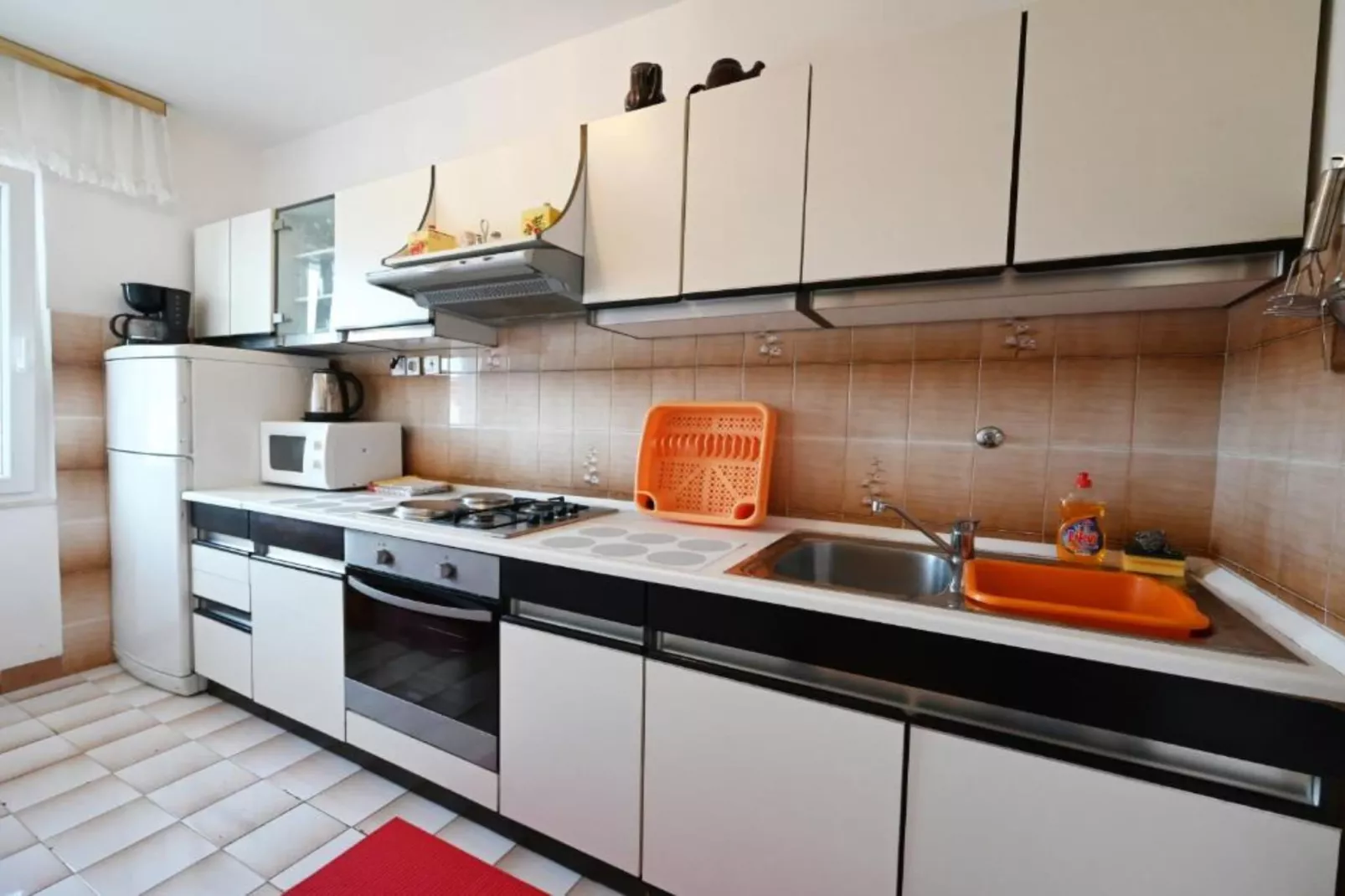 Apartments Mihovilović - 50 m from beach - Two Bedroom Apartment with Balcony and Sea View (A2)