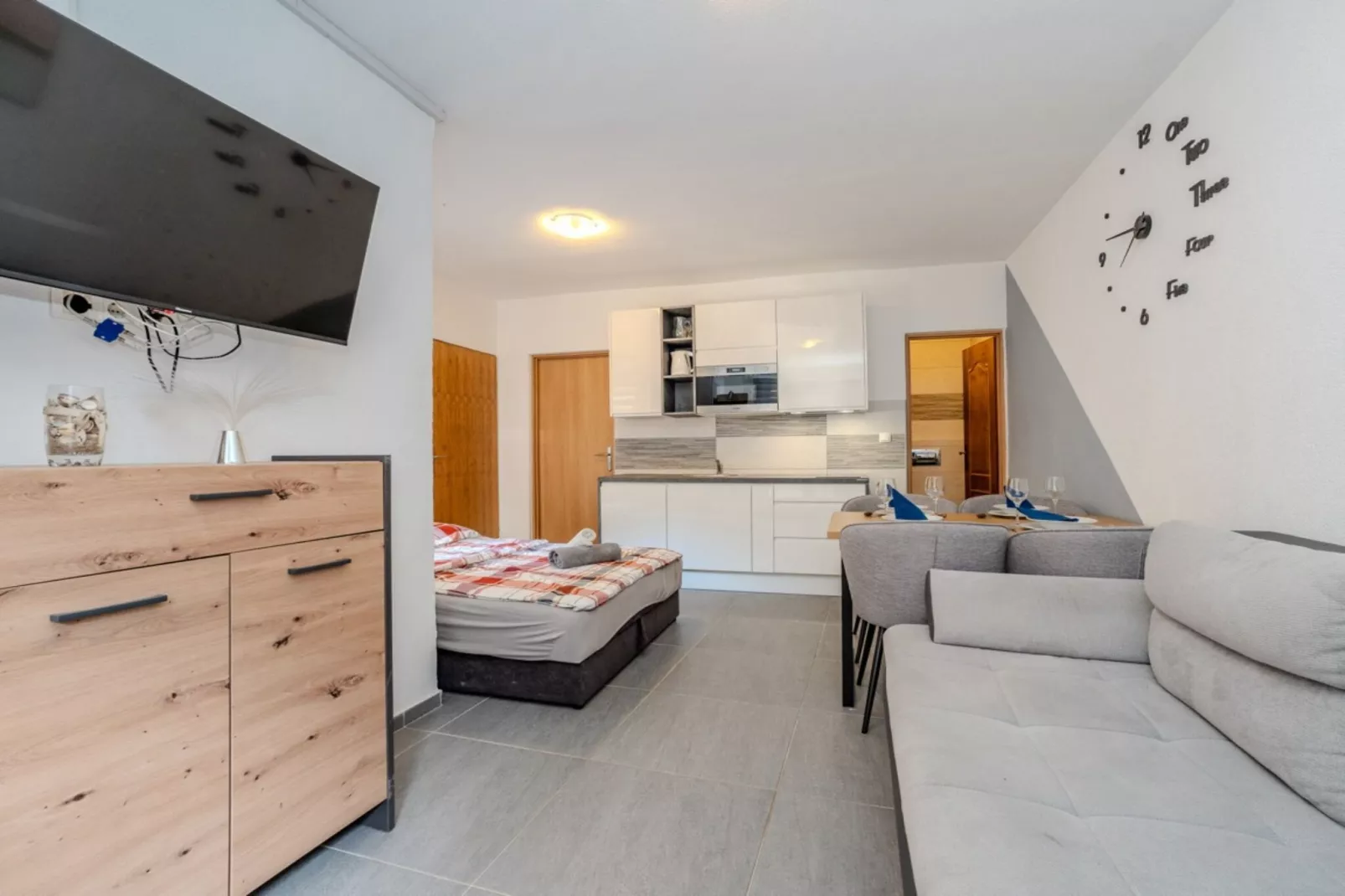 Apartments Robi & Kristina - Studio Apartment with Terrace S2