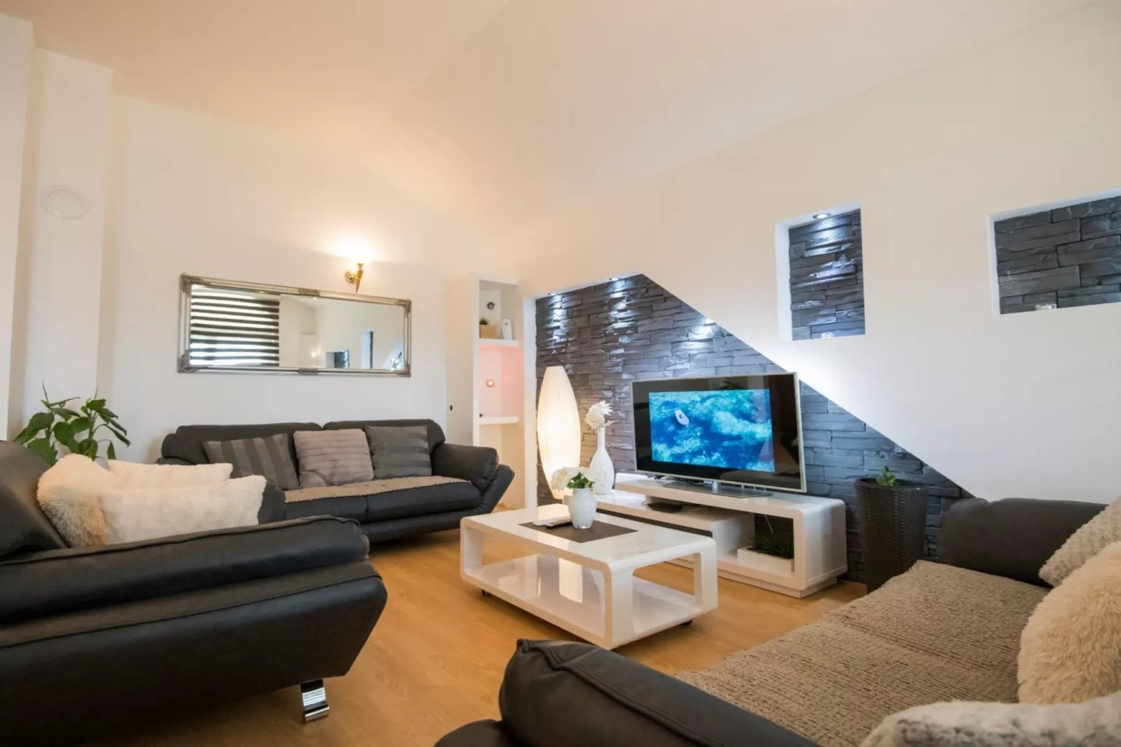 Villa Mia 2 - Six Bedroom Villa with Private Pool