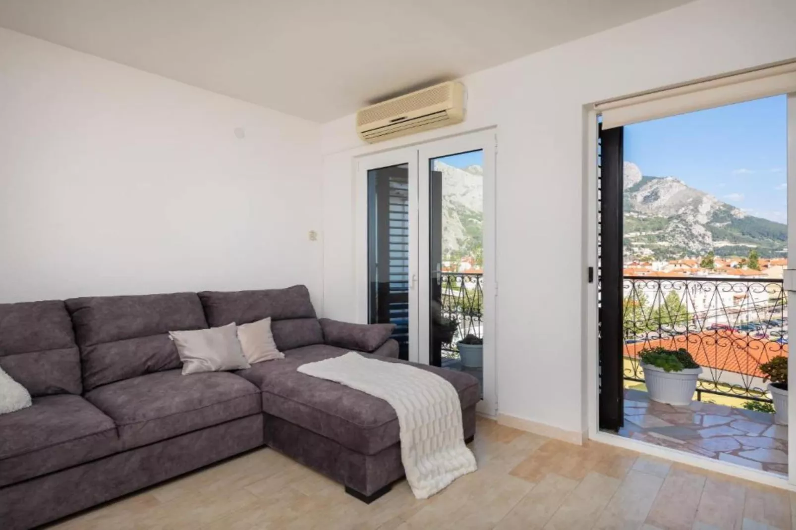 Omis River & Sea Escape - One Bedroom Apartment with Balcony and Sea View