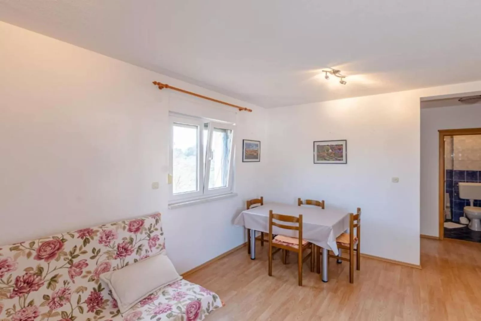 Charming and Cozy Okrug Gornji Apartment with Balcony - One Bedroom Apartment with Balcony