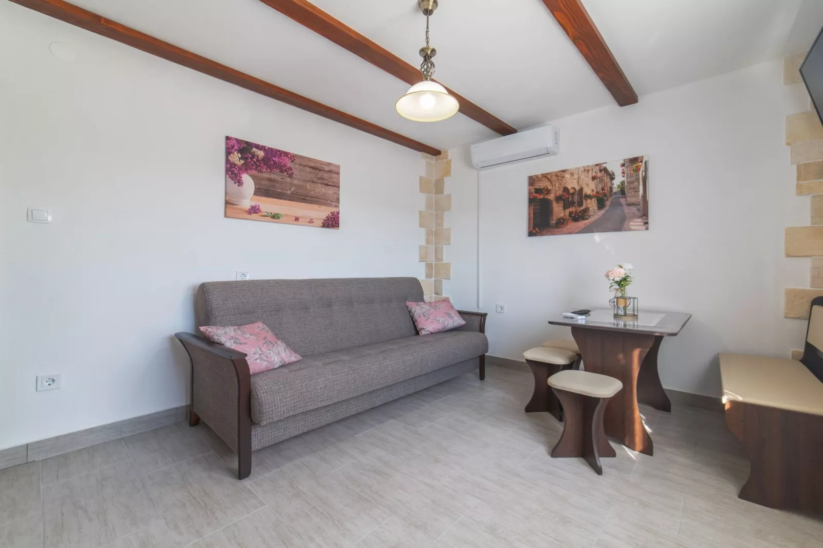 Serene Retreat Holiday Home with Pool - Two Bedroom Holiday Home with Pool