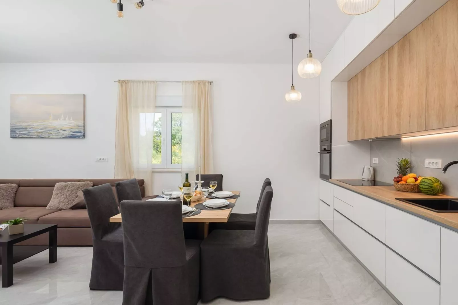 Contemporary Apartment with Terrace and Spacious Garden - Two Bedroom Apartment with Terrace