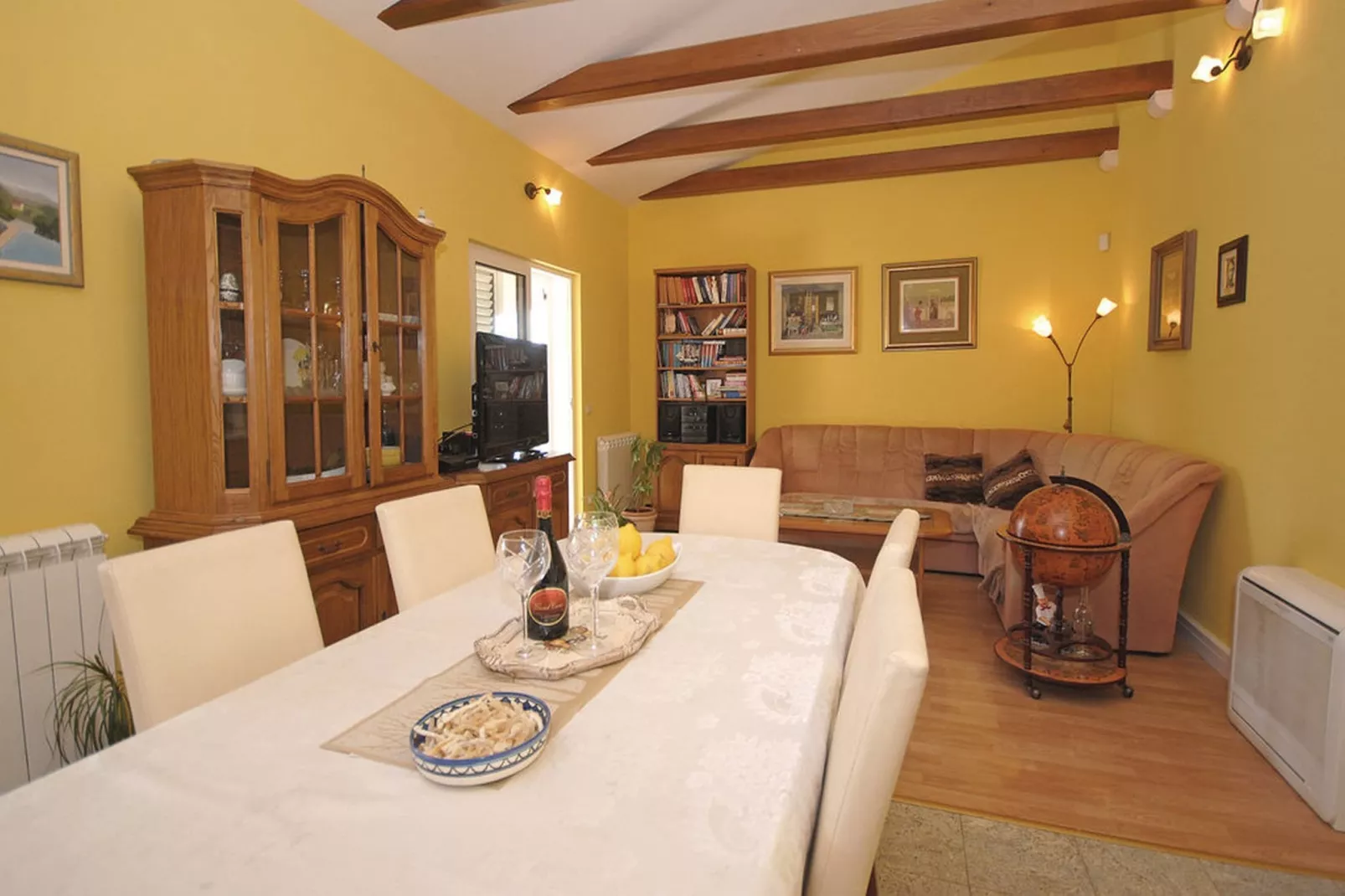 Picturesque Escape Holiday Home with Pool and Sauna - Four Bedroom Holiday Home with Sauna and Pool
