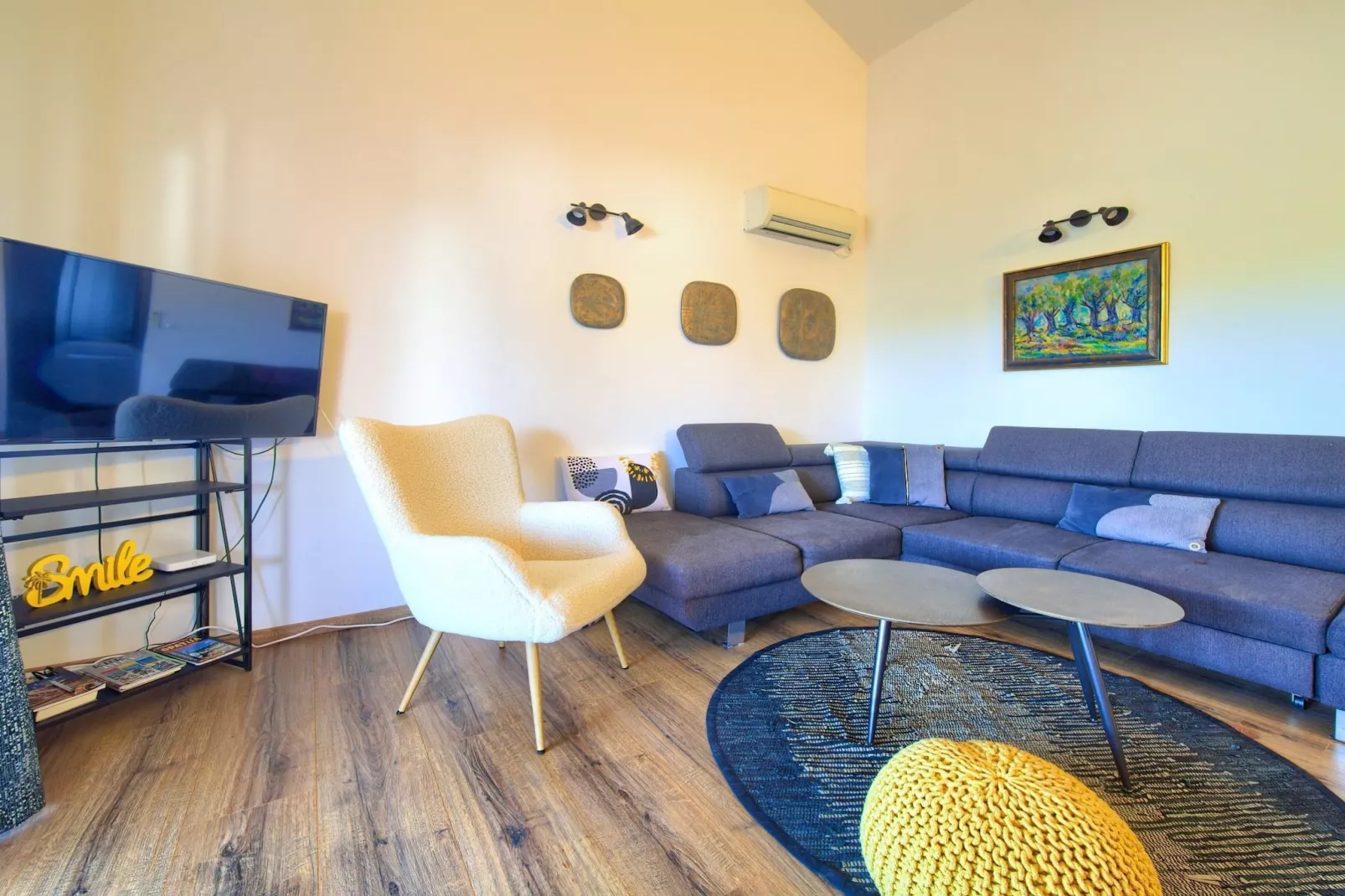 Elegant and Vibrant Apartment with Terrace and Sea View - Two Bedroom Apartment with Terrace and Sea View