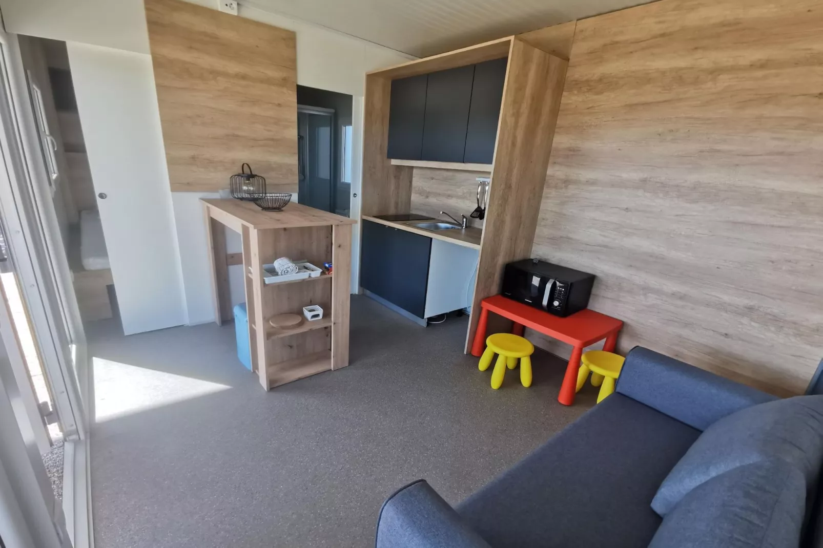 Comfort Two Bedroom Mobile Homes Pirovac - Classic Two Bedroom Mobile Home with Sea View and Terrace