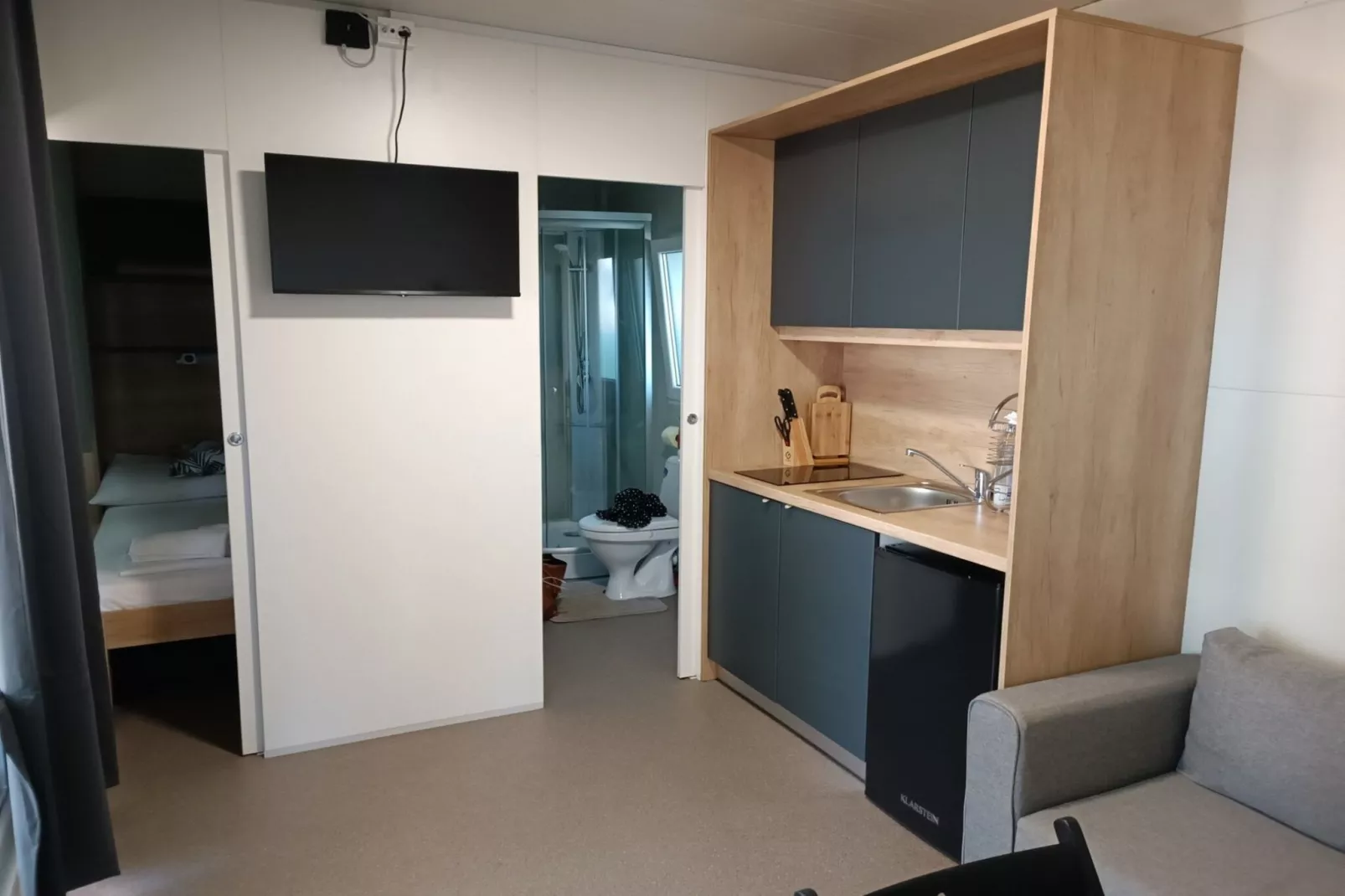 Comfort Two Bedroom Mobile Homes Pirovac - Standard Two Bedroom Mobile Home with Sea View and Terrace