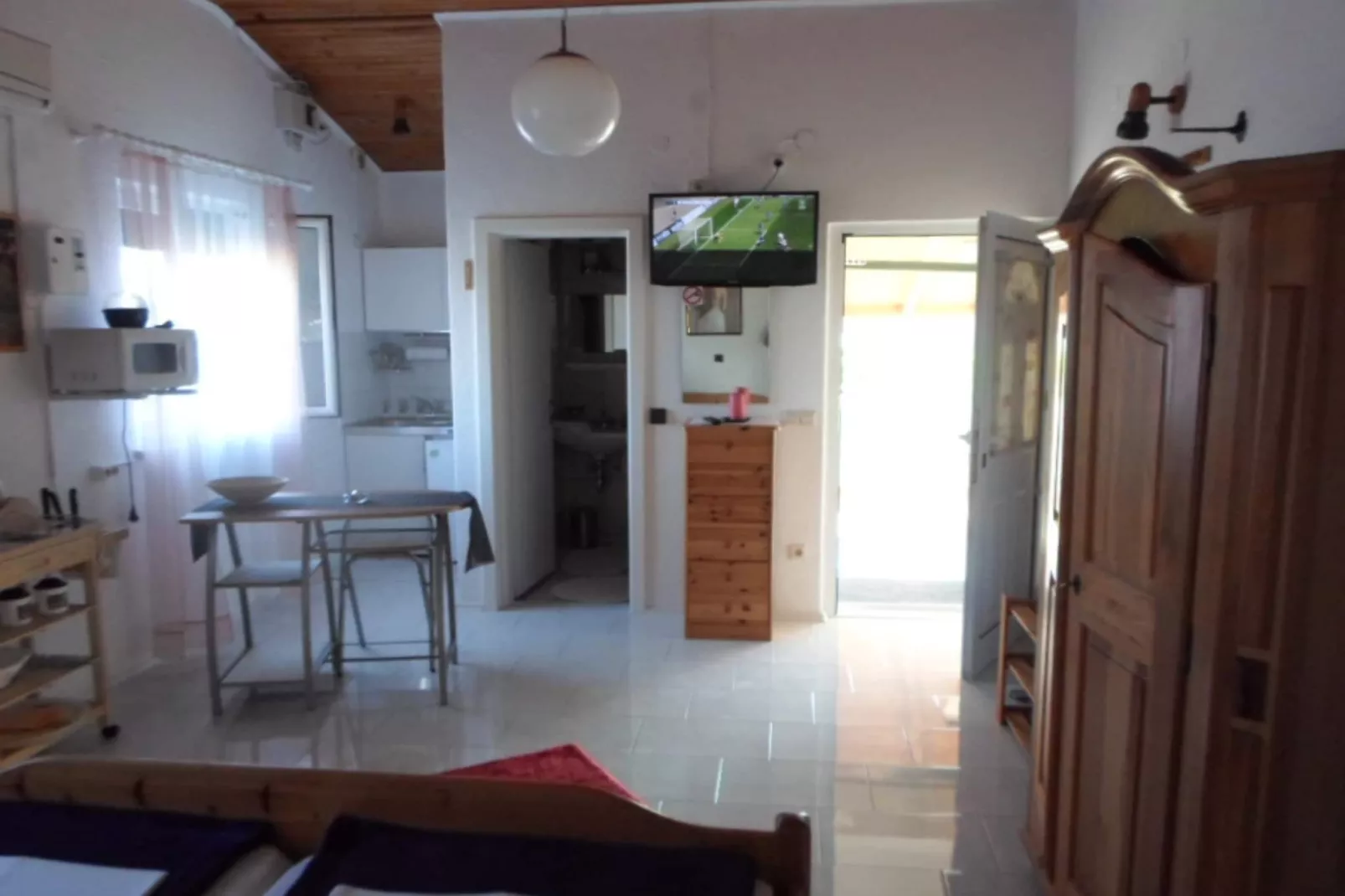 Studio Apartment (Kata 2)