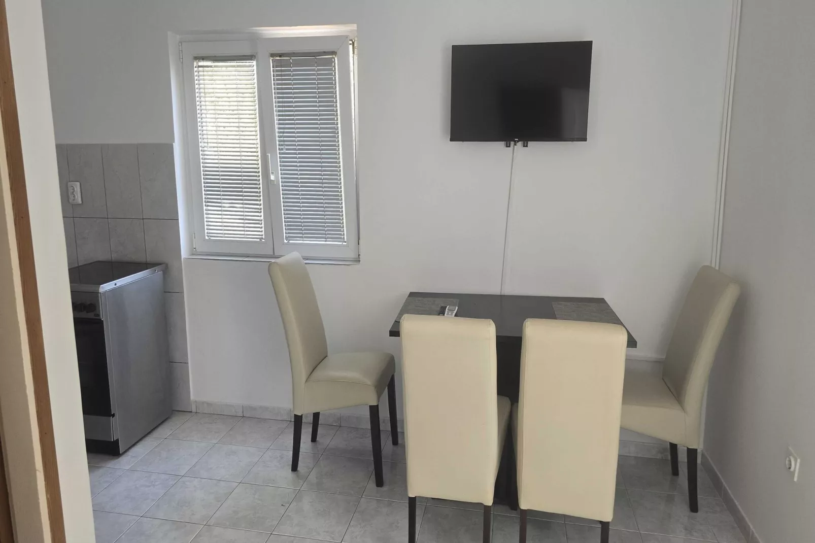 Apartments Mateo - One Bedroom Apartment - White