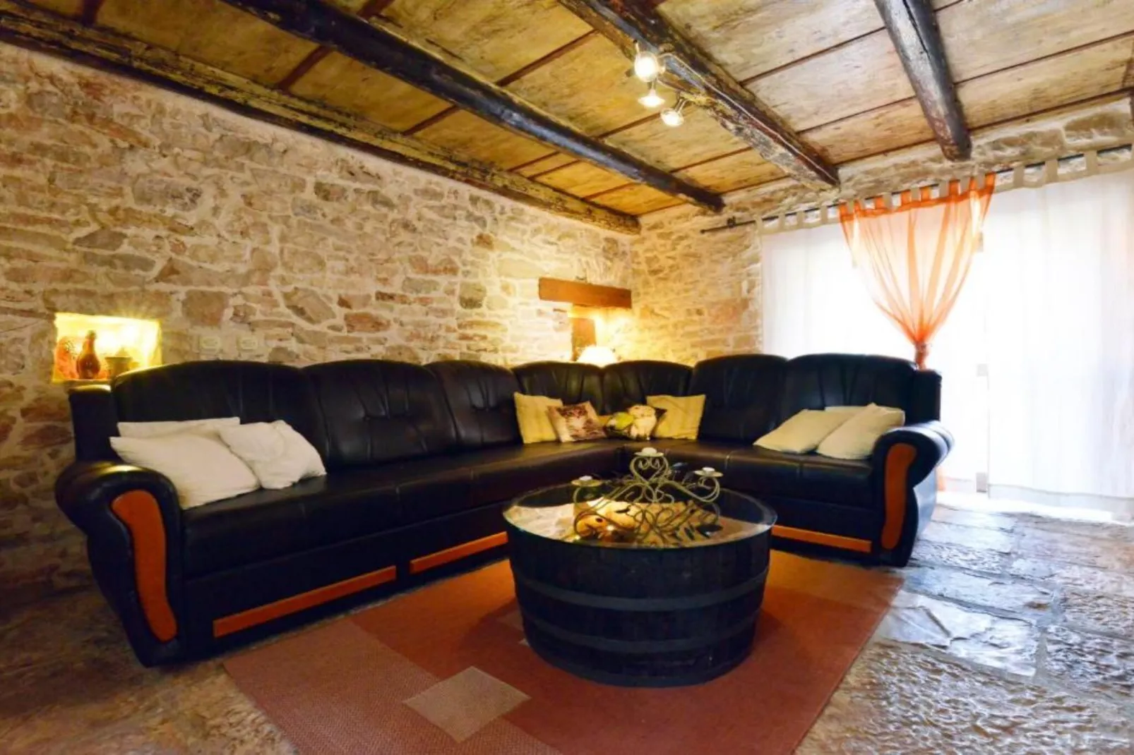 Authentic Istrian Holiday Home for Unforgettable Stays - Three Bedroom Holiday Home with Private Pool