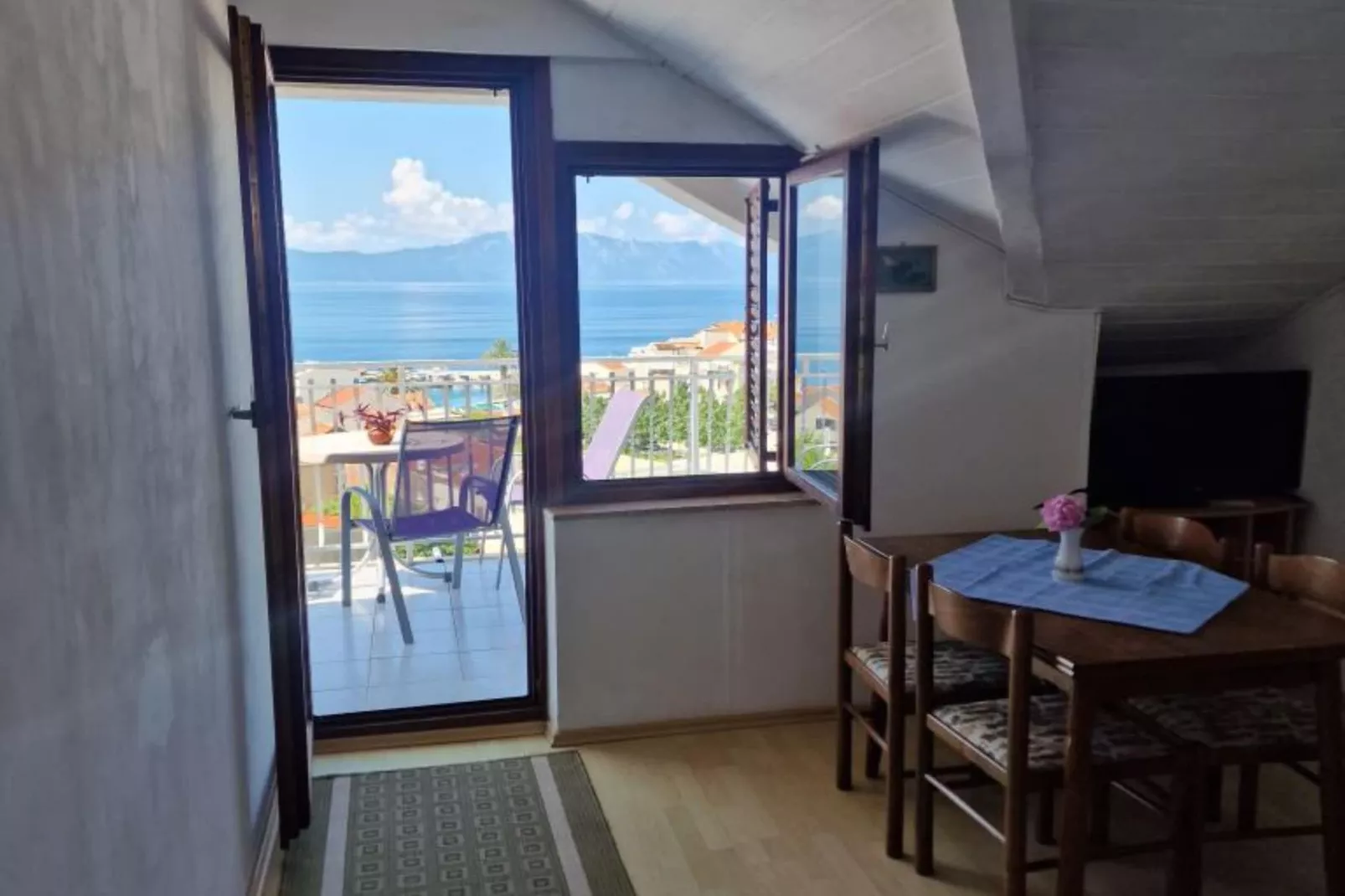 Two Bedroom Apartment with Terrace and Sea View 5