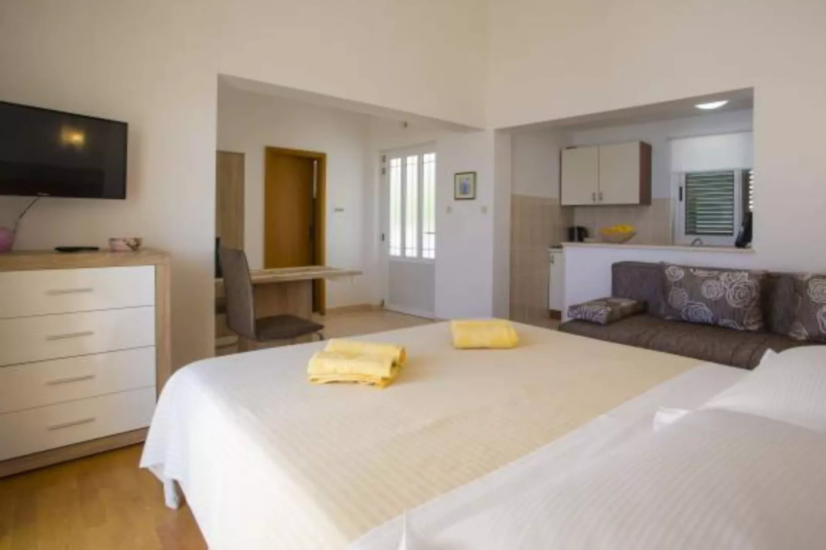 Sea View Apartments Lendic Podgora - Classic Studio Apartment with Terrace and Sea View