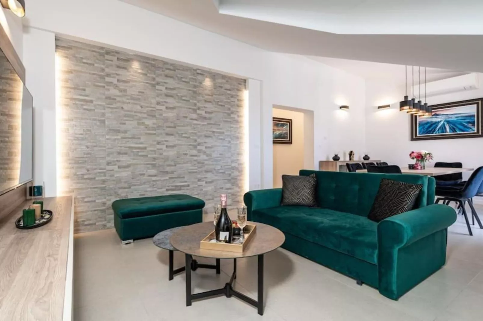Friends & Family Home - Four Bedrooms Apartment