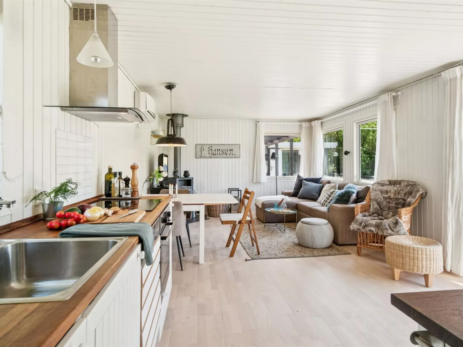 "Holmer" - 2.5km from the sea-Dedans