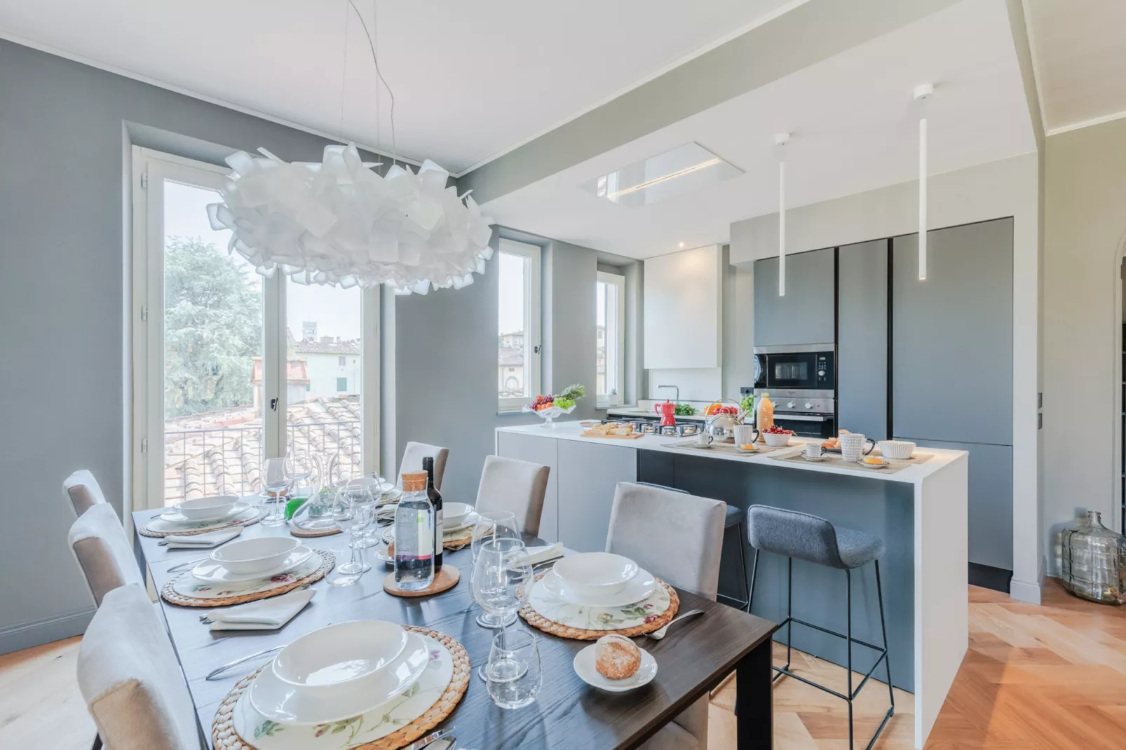 Casa Grey, Contemporary Penthouse
