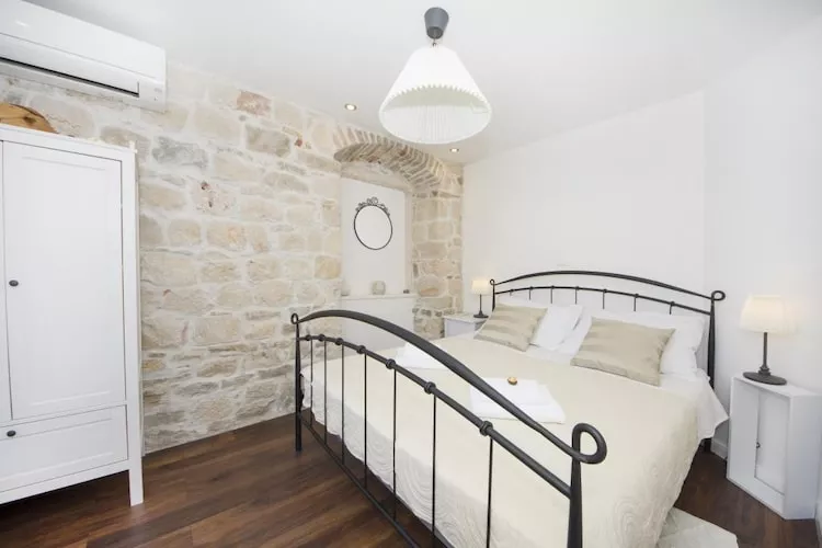 Apartments Stone Elegance (ST) - Deluxe Studio Apartment (Kamik)