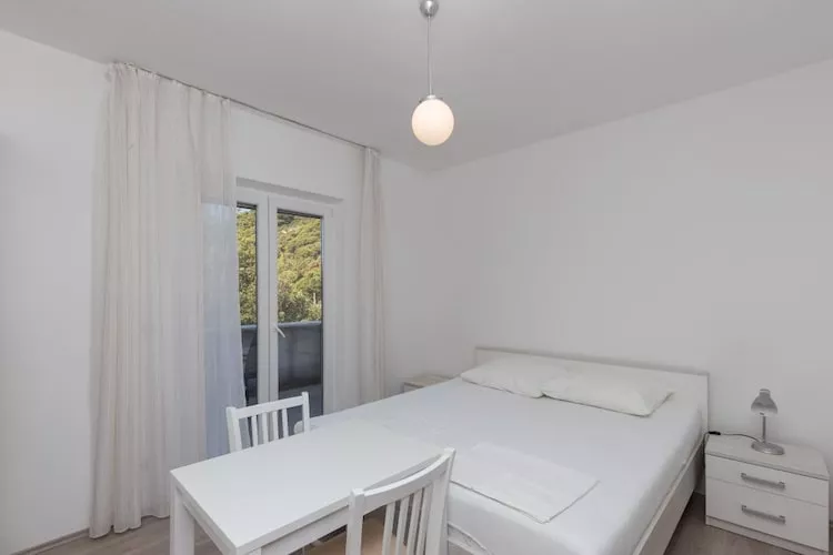 Rooms Villa Bašica - Premium Double Room with Balcony and Sea View (Soba 4)