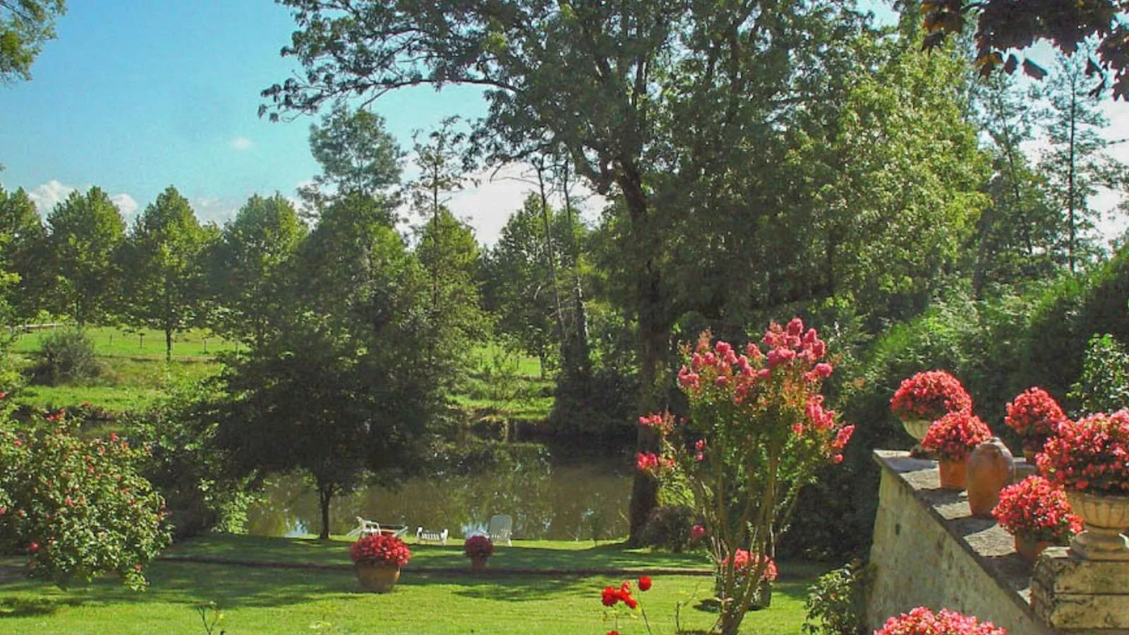 Gîte Côté Rivière-Gardens summer