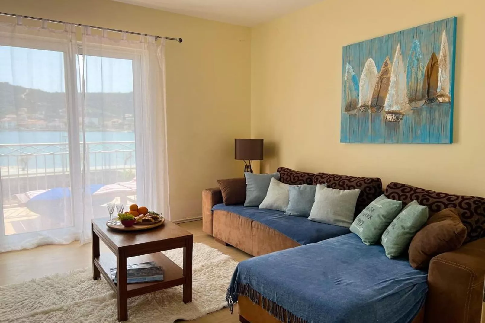 Apartment Zara - Two Bedroom Apartment with Balcony