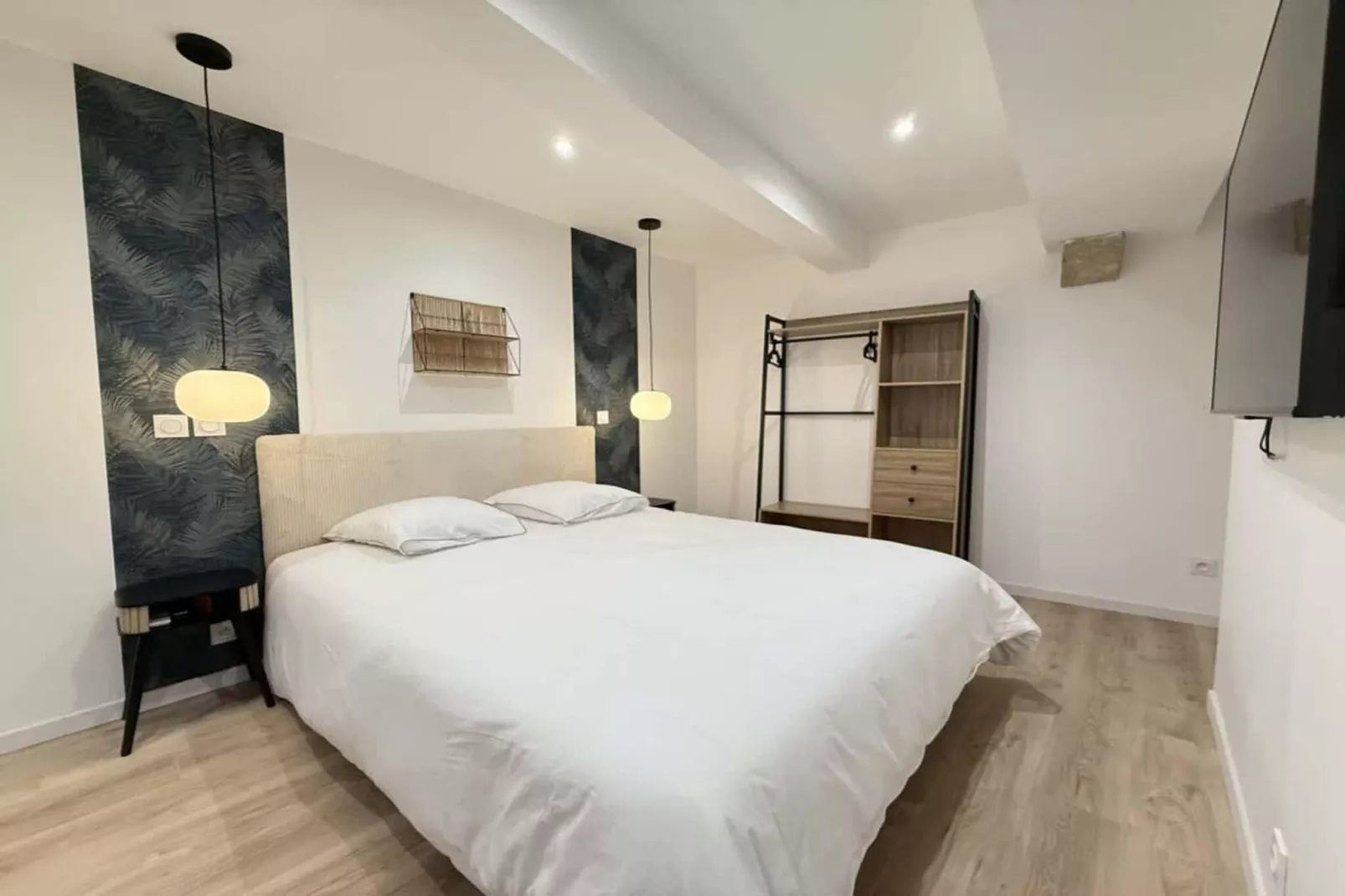 83 Le Faïence Studio