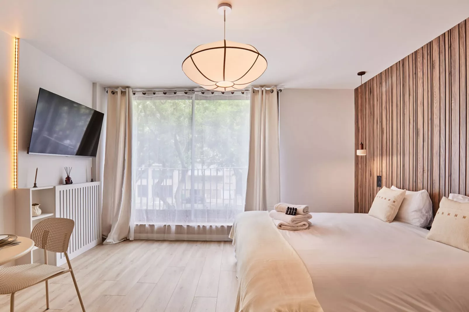 SUITE CHARONNE
