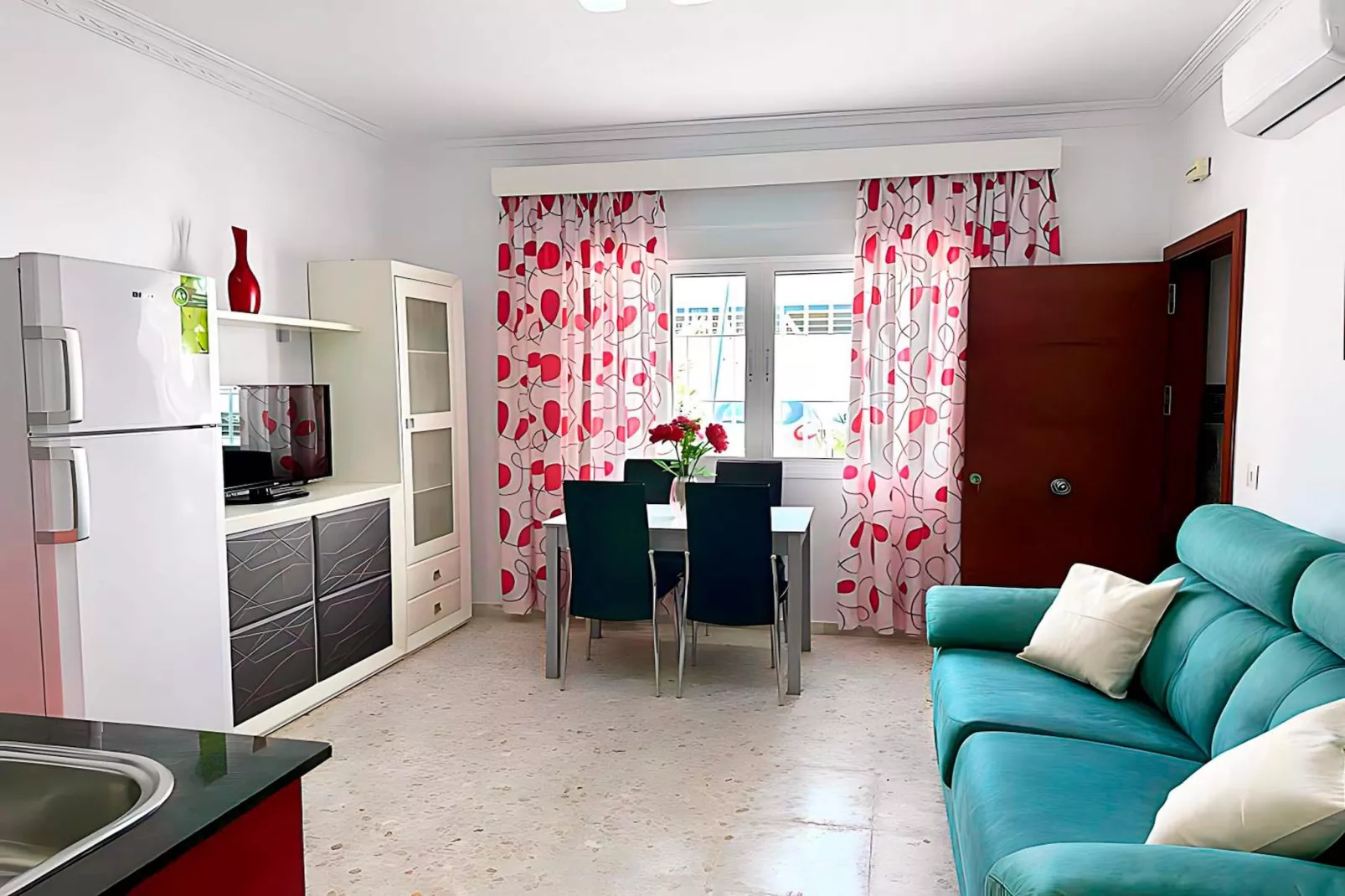 4977 -636021638-Esszimmer