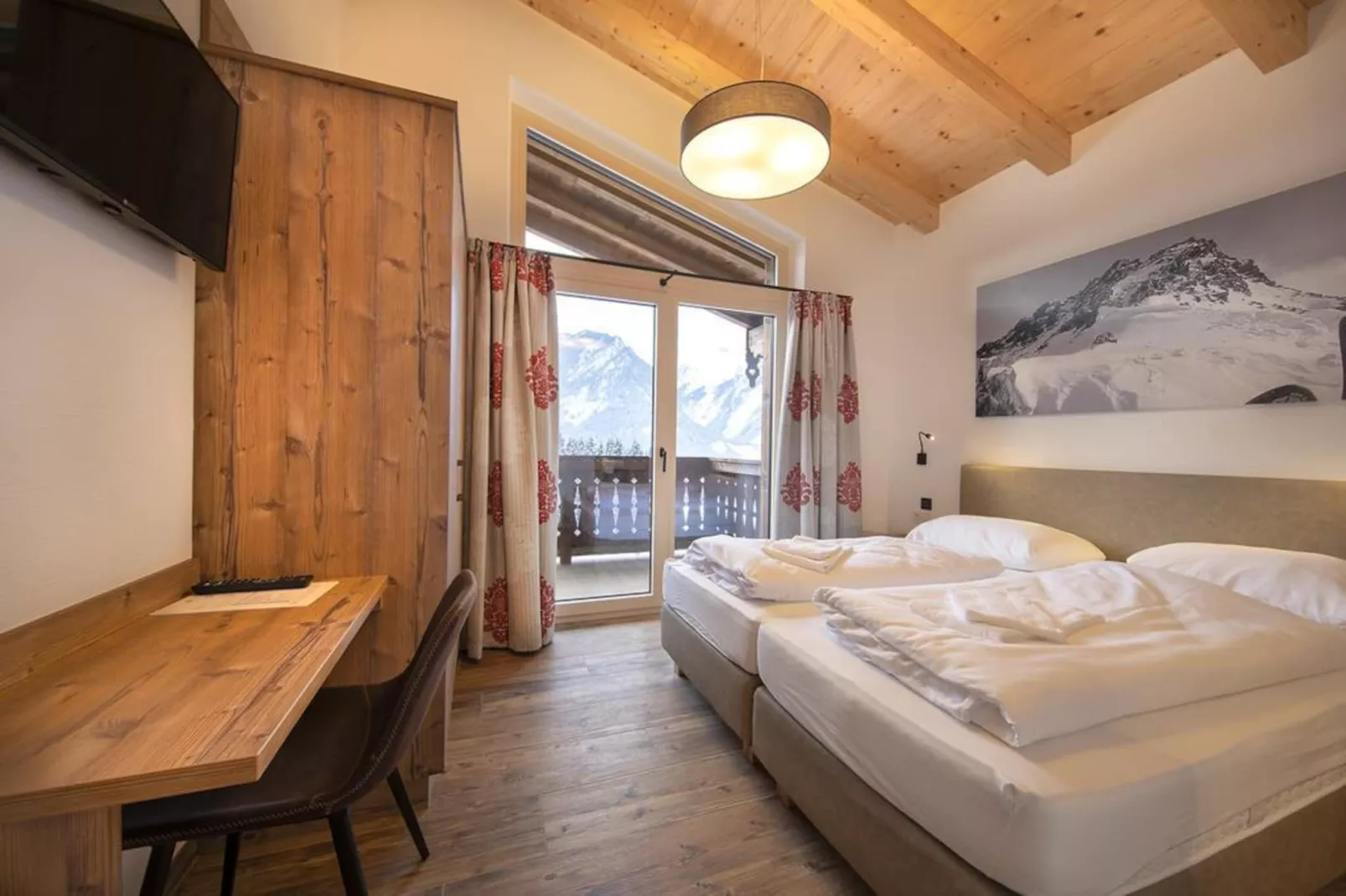 Nationalpark Chalet Lasörling-Bedroom