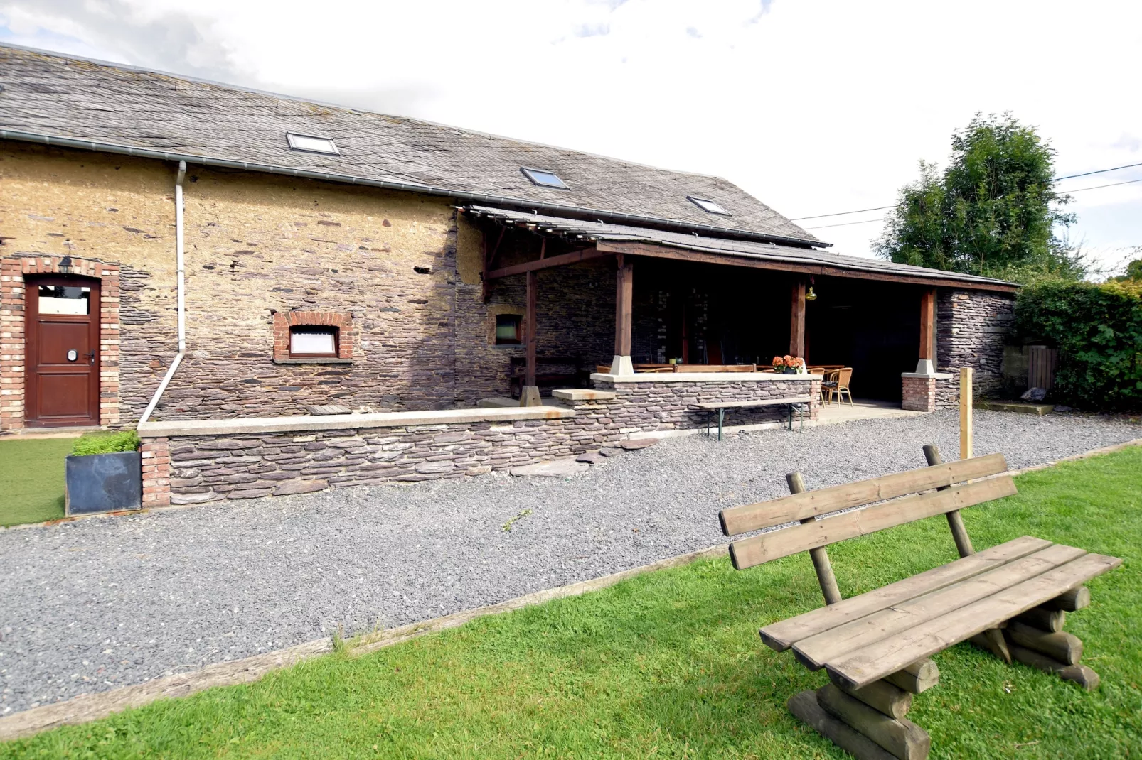 Le Muretin-Exterior in summer