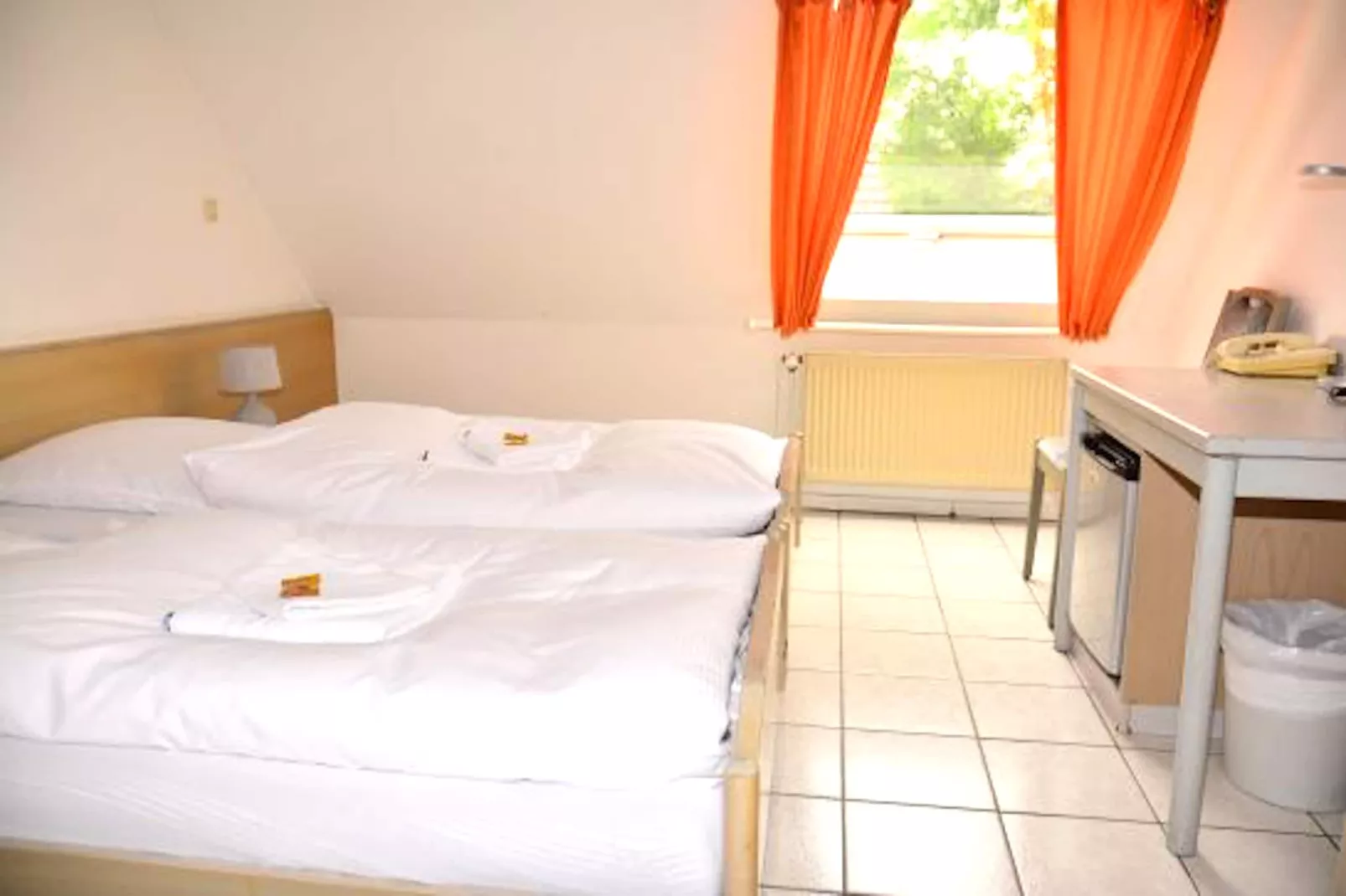 Kispet zwei Doppelzimmer Oberhausen-Bedroom