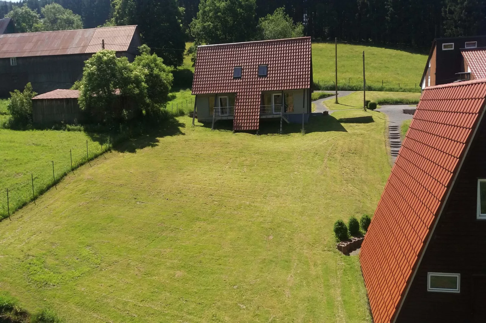 Dachsbau-Exterior in summer