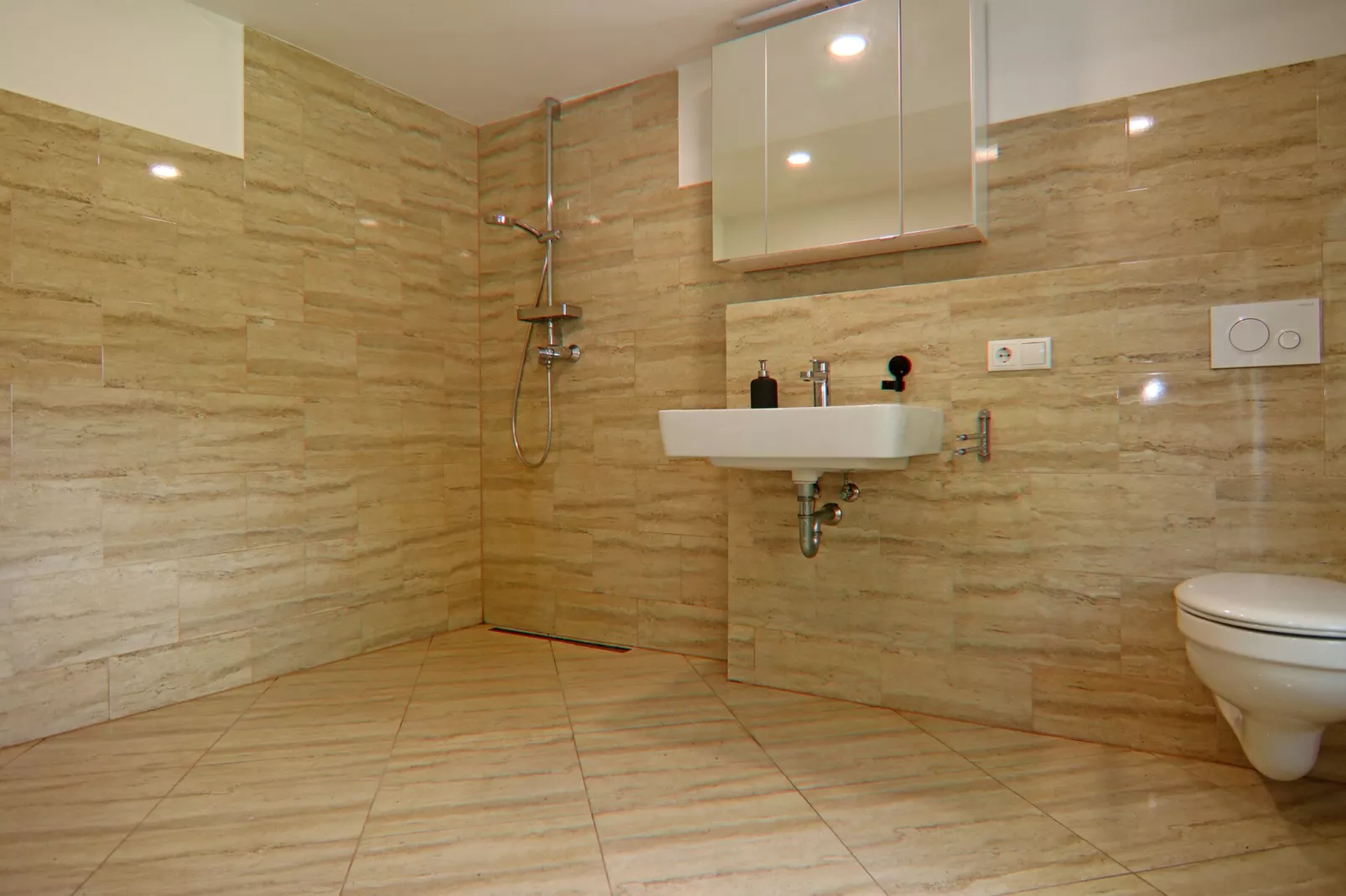 Reihenhaus Rotkehlchen-Bathroom